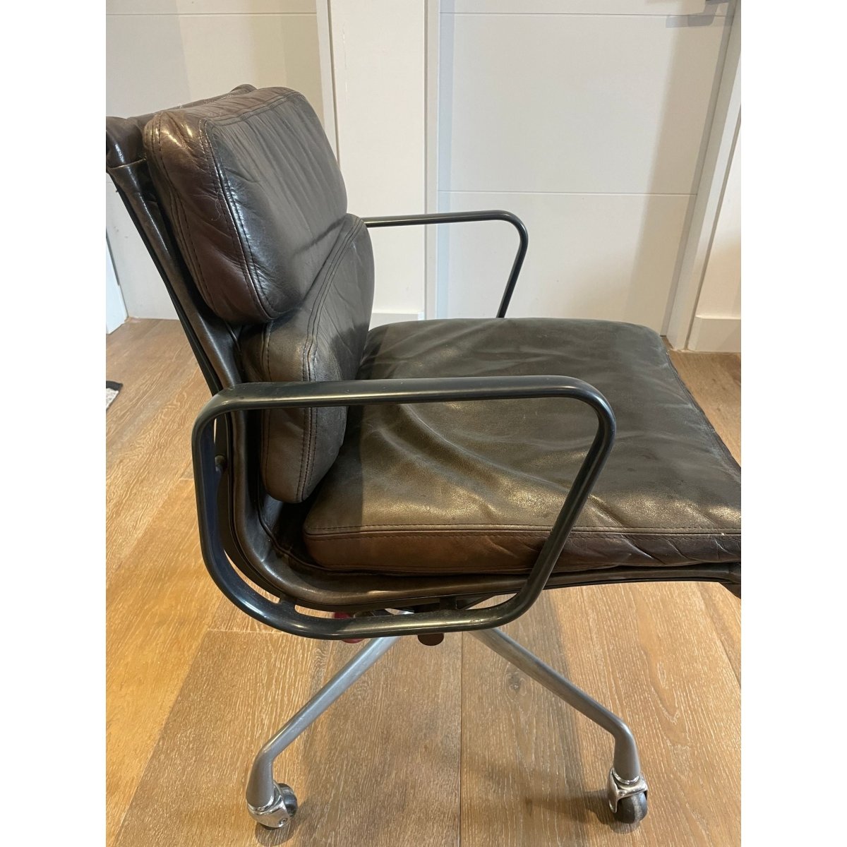 Herman Miller Eames EA435 - Aubergine, 1990 - thegoodchairs