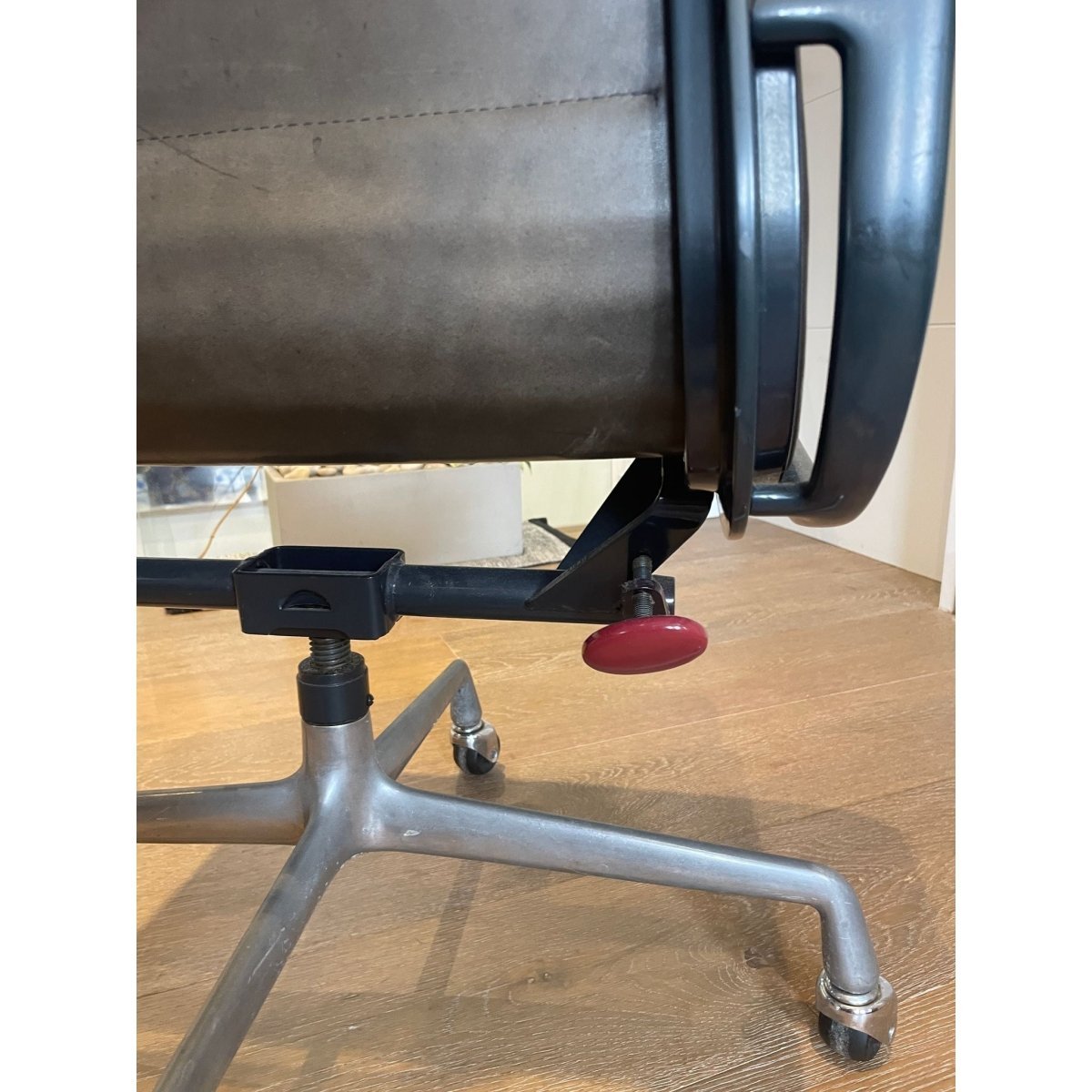 Herman Miller Eames EA435 - Aubergine, 1990 - thegoodchairs