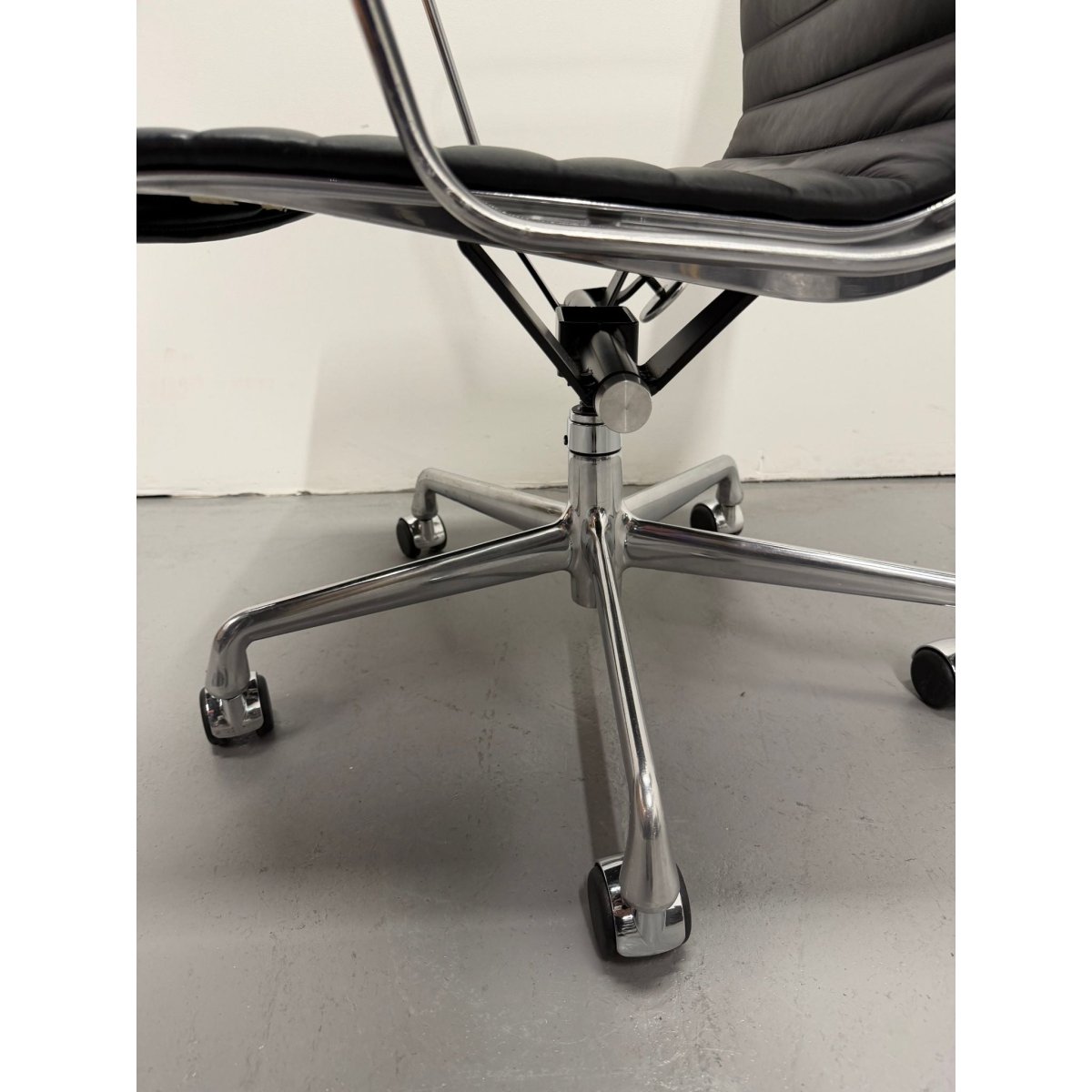 Herman Miller Eames - High Back, Black Leather - thegoodchairs