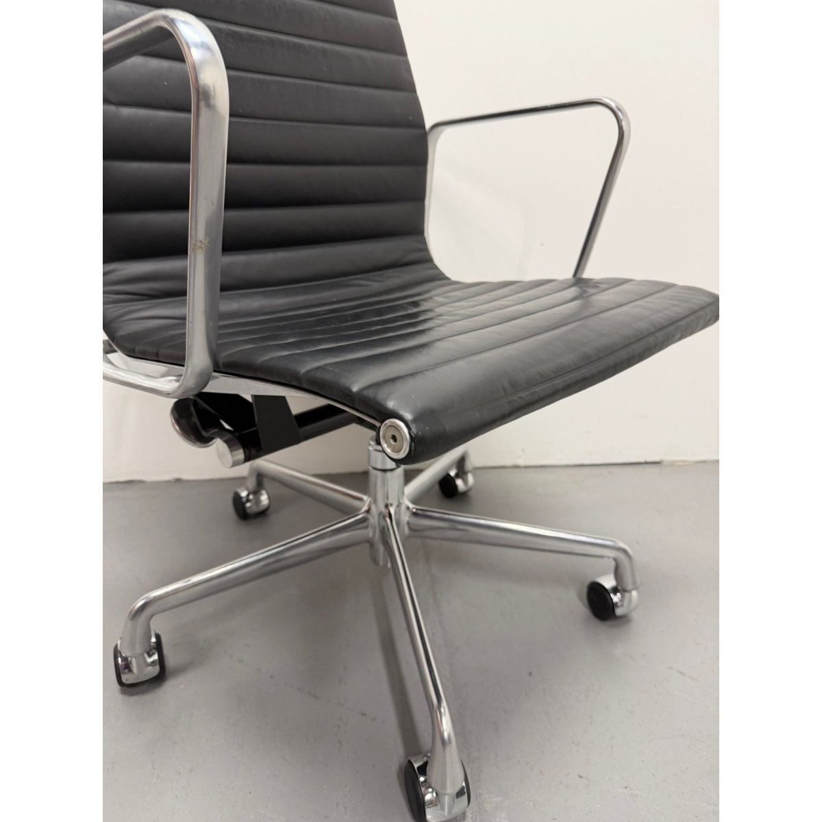 Herman Miller Eames - High Back, Black Leather - thegoodchairs