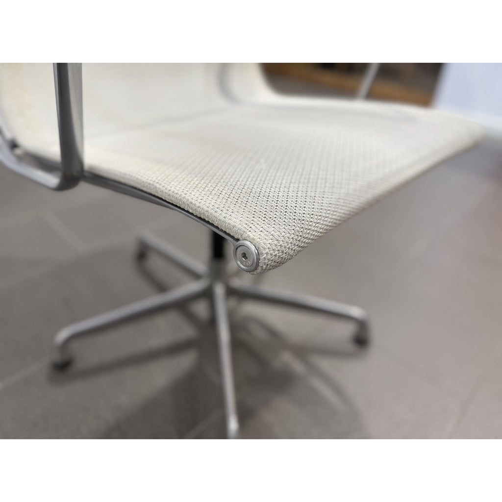 Herman Miller Eames - Management Chair, White Mesh - thegoodchairs