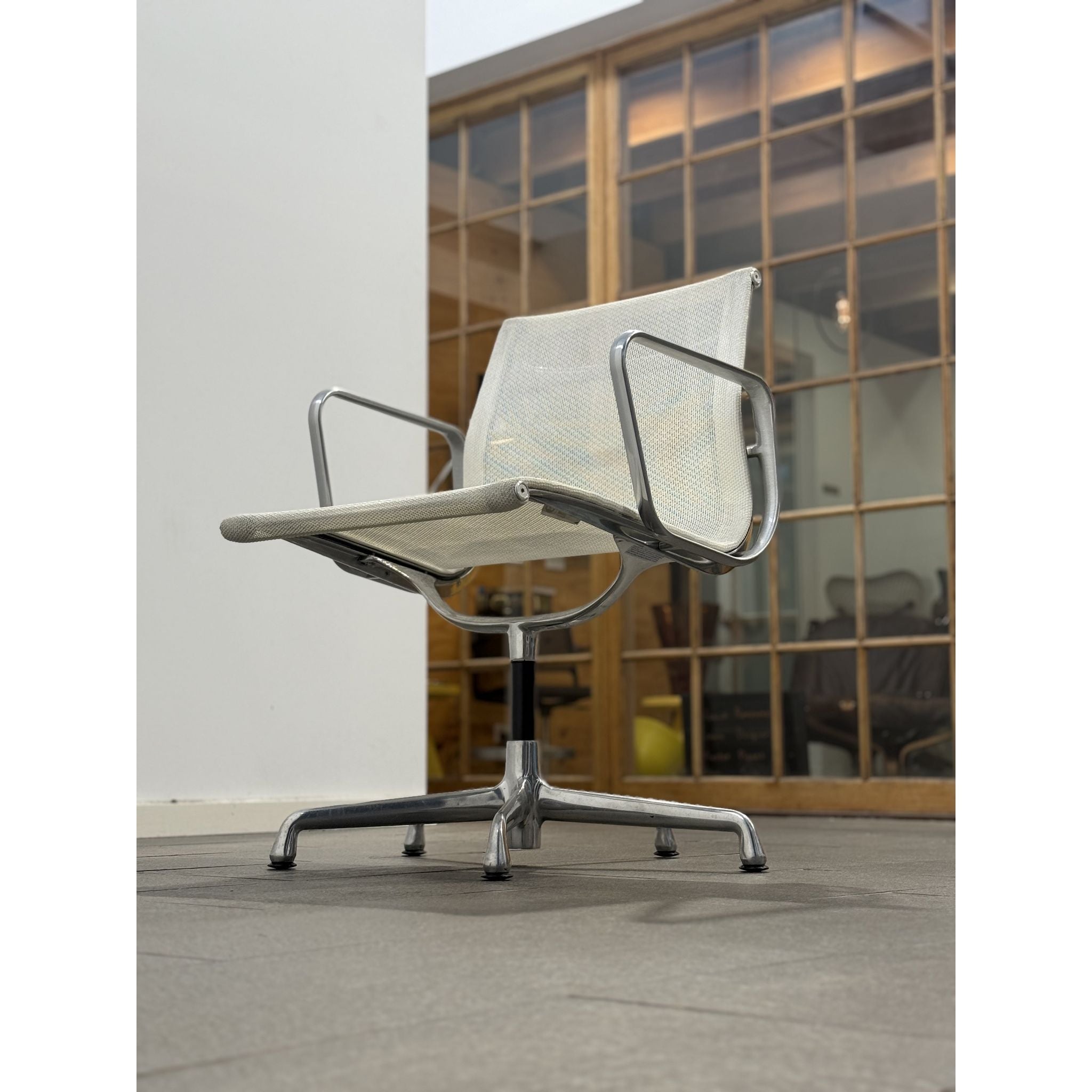 Herman Miller Eames - Management Chair, White Mesh - thegoodchairs