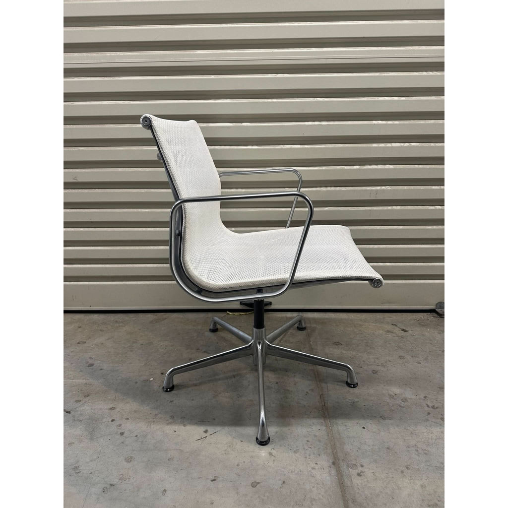 Herman Miller Eames - Management, White Mesh - thegoodchairs