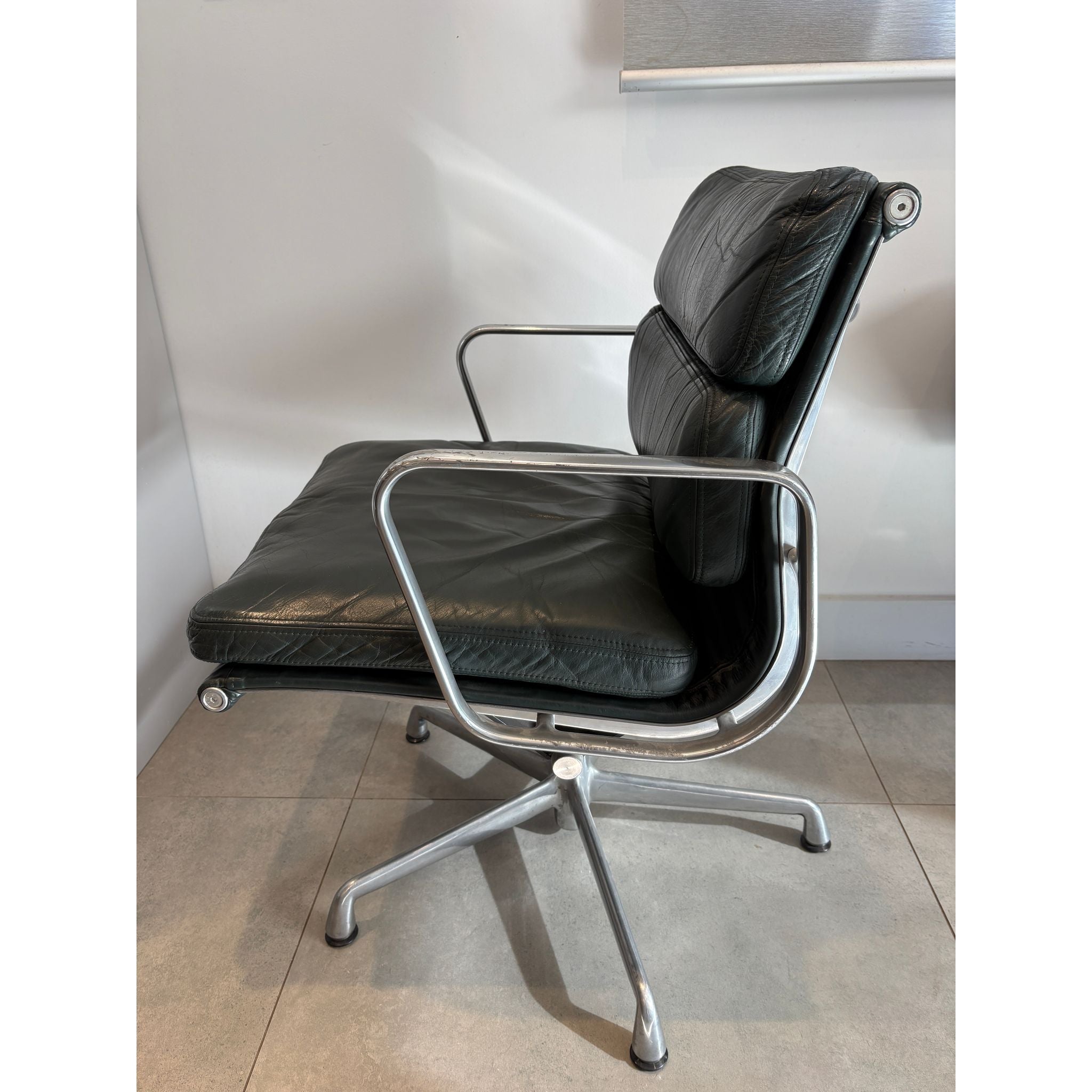 Herman Miller Eames Soft Pad Management Chair, Low Back, Green Leather, Polished Aluminium, / Vitra, 1995 - thegoodchairs