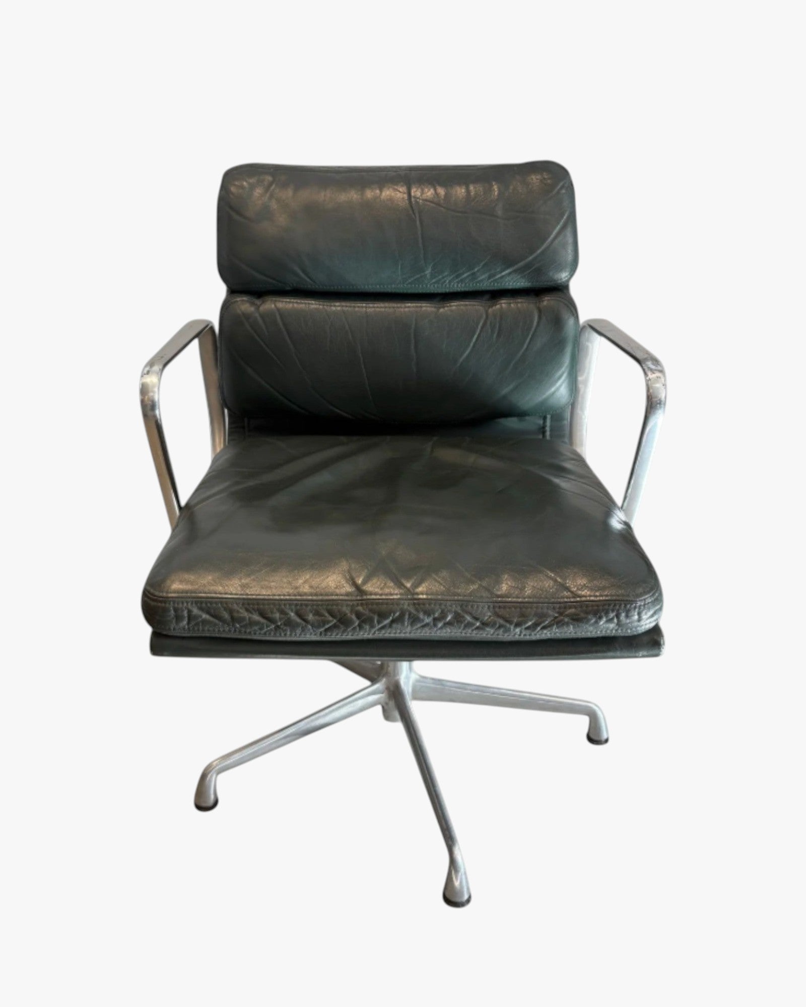 Herman Miller Eames Soft Pad Management Chair, Low Back, Green Leather, Polished Aluminium, / Vitra, 1995 - thegoodchairs