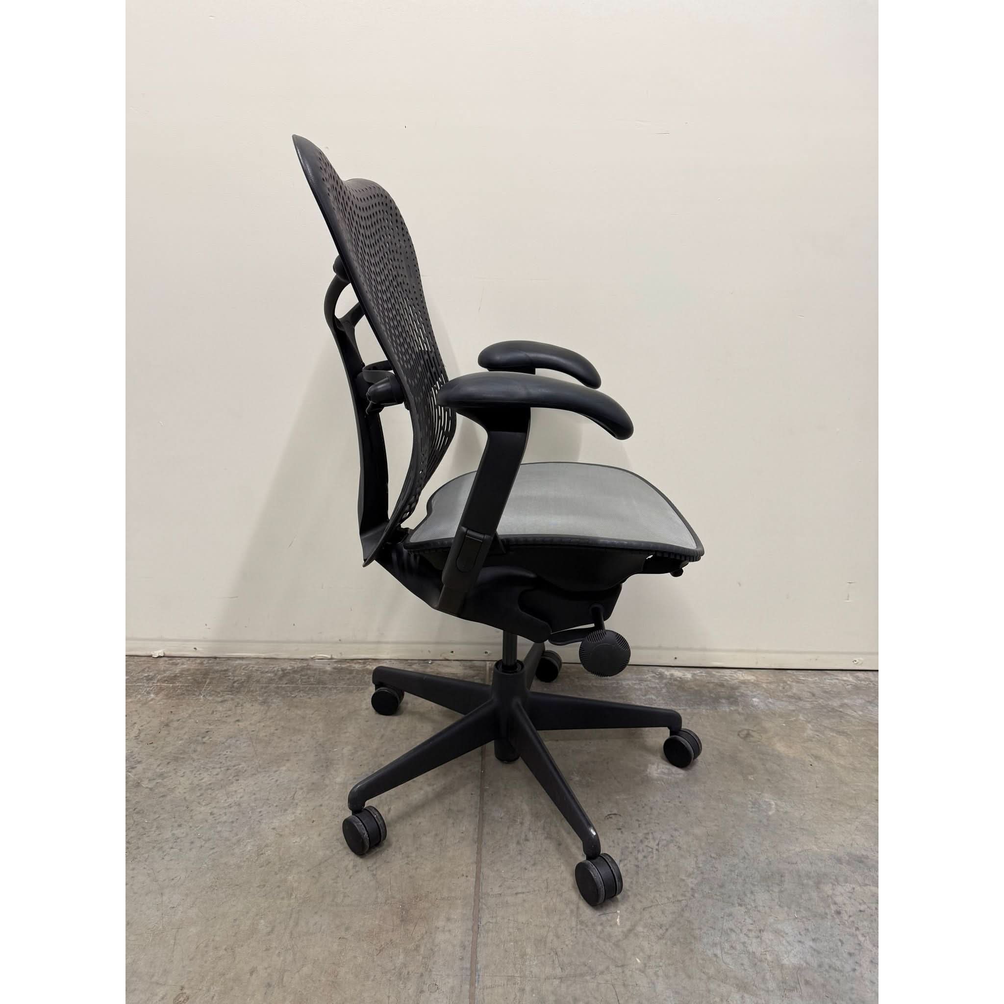 Herman Miller Mirra 1 - Office Chair with Armrest - Grey/graphite - thegoodchairs