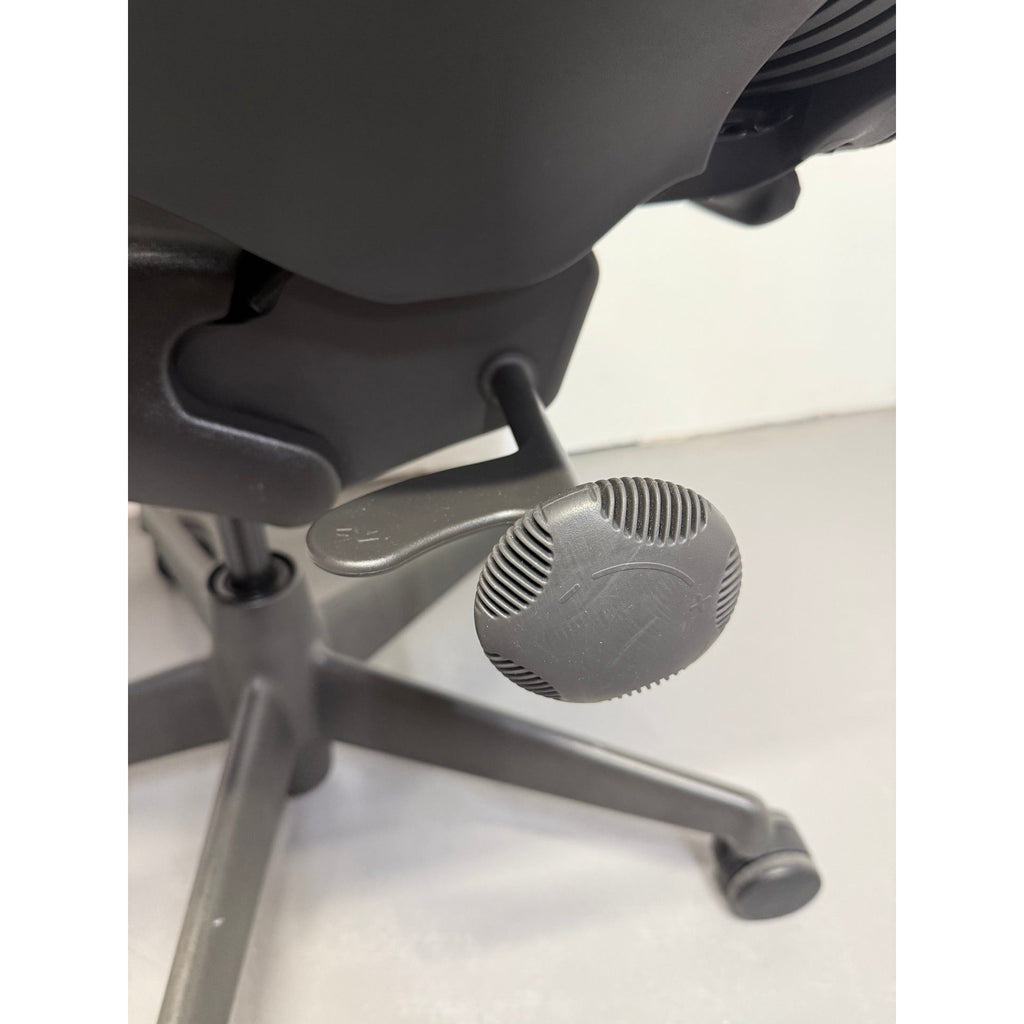 Herman Miller Mirra 1 - Office Chair with Armrests - Black/black - thegoodchairs