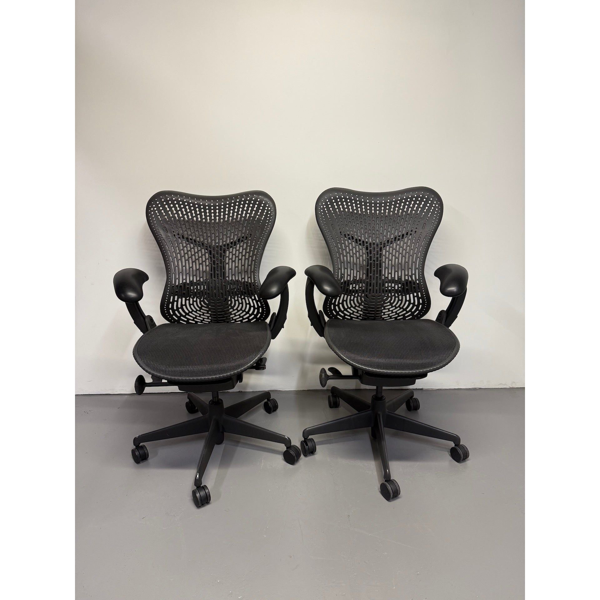 Herman Miller Mirra 1 - Office Chair with Armrests - Black/black - thegoodchairs