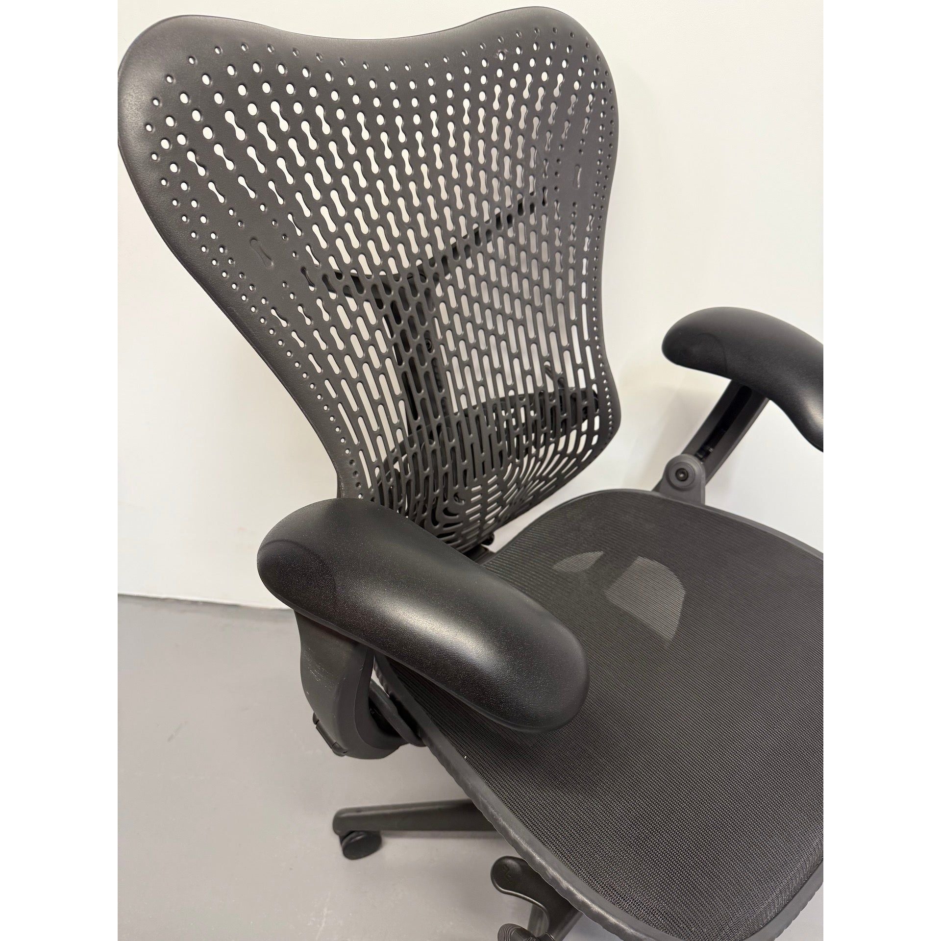 Herman Miller Mirra 1 - Office Chair with Armrests - Black/black - thegoodchairs