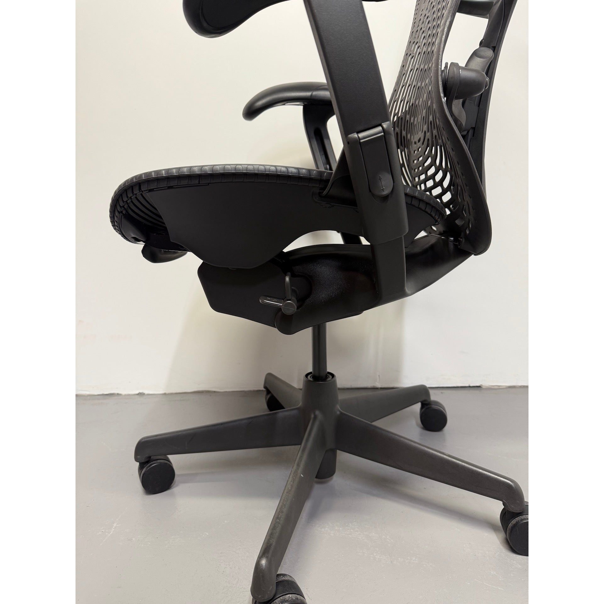 Herman Miller Mirra 1 - Office Chair with Armrests - Black/black - thegoodchairs