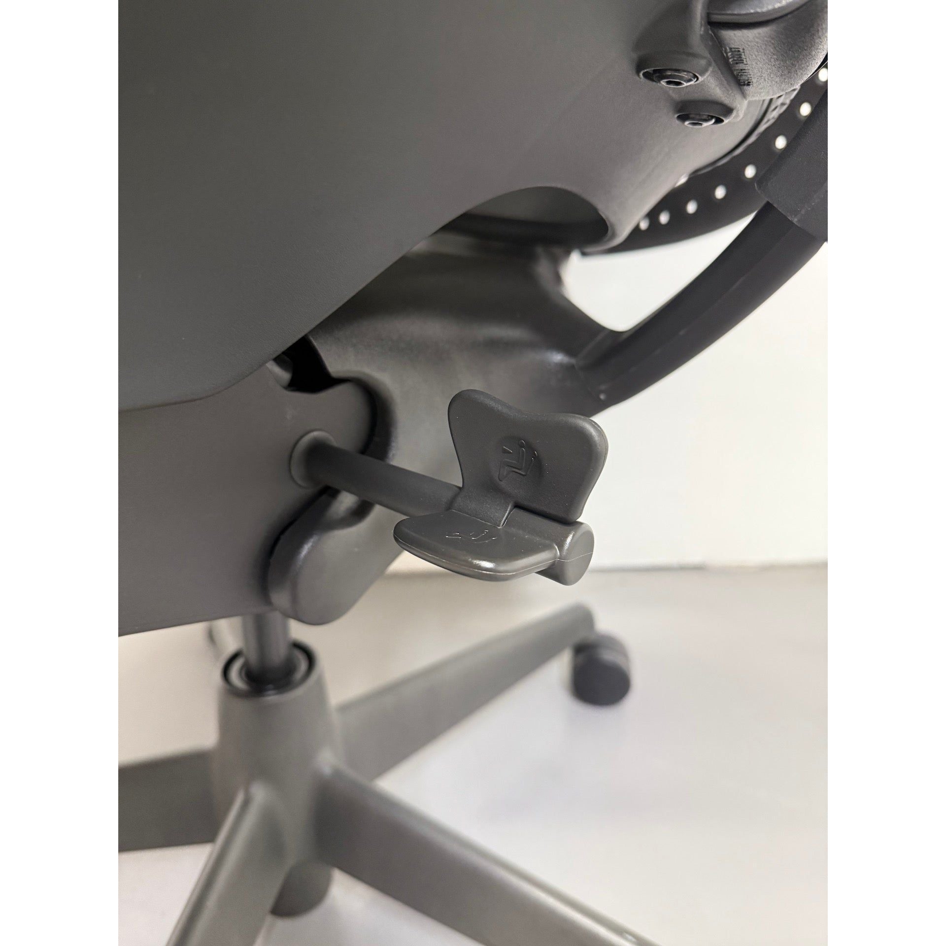 Herman Miller Mirra 1 - Office Chair with Armrests - Black/black - thegoodchairs