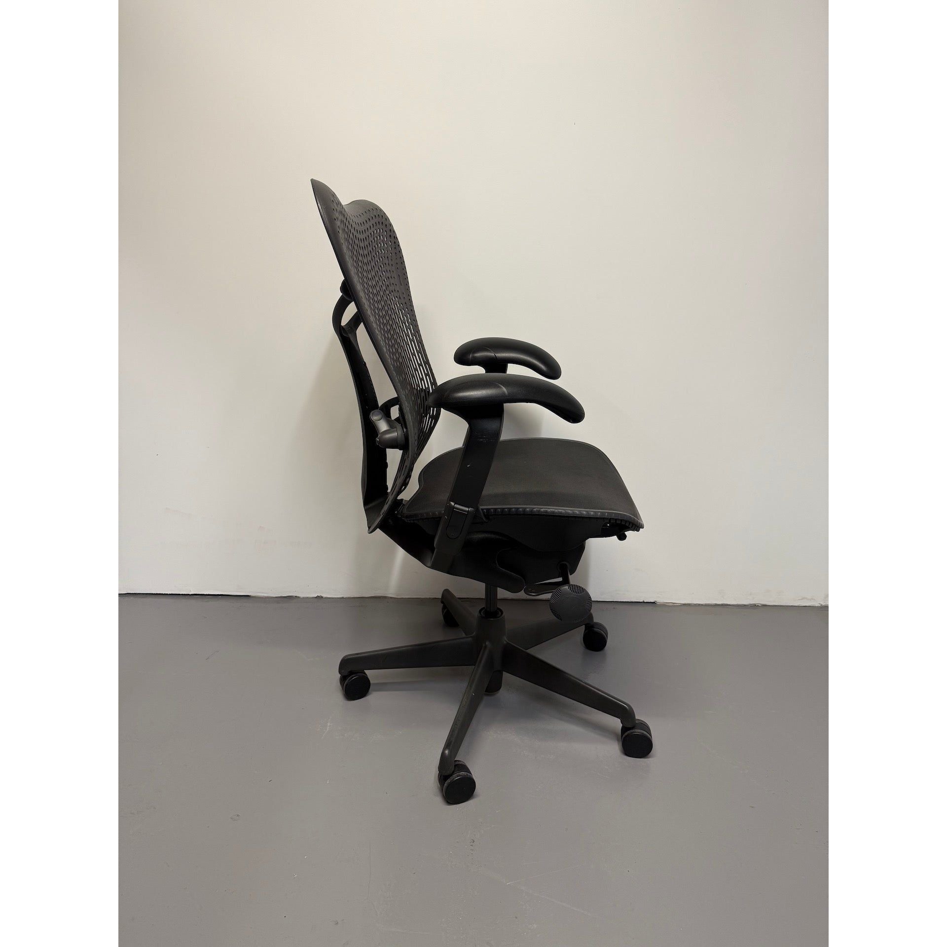 Herman Miller Mirra 1 - Office Chair with Armrests - Black/black - thegoodchairs