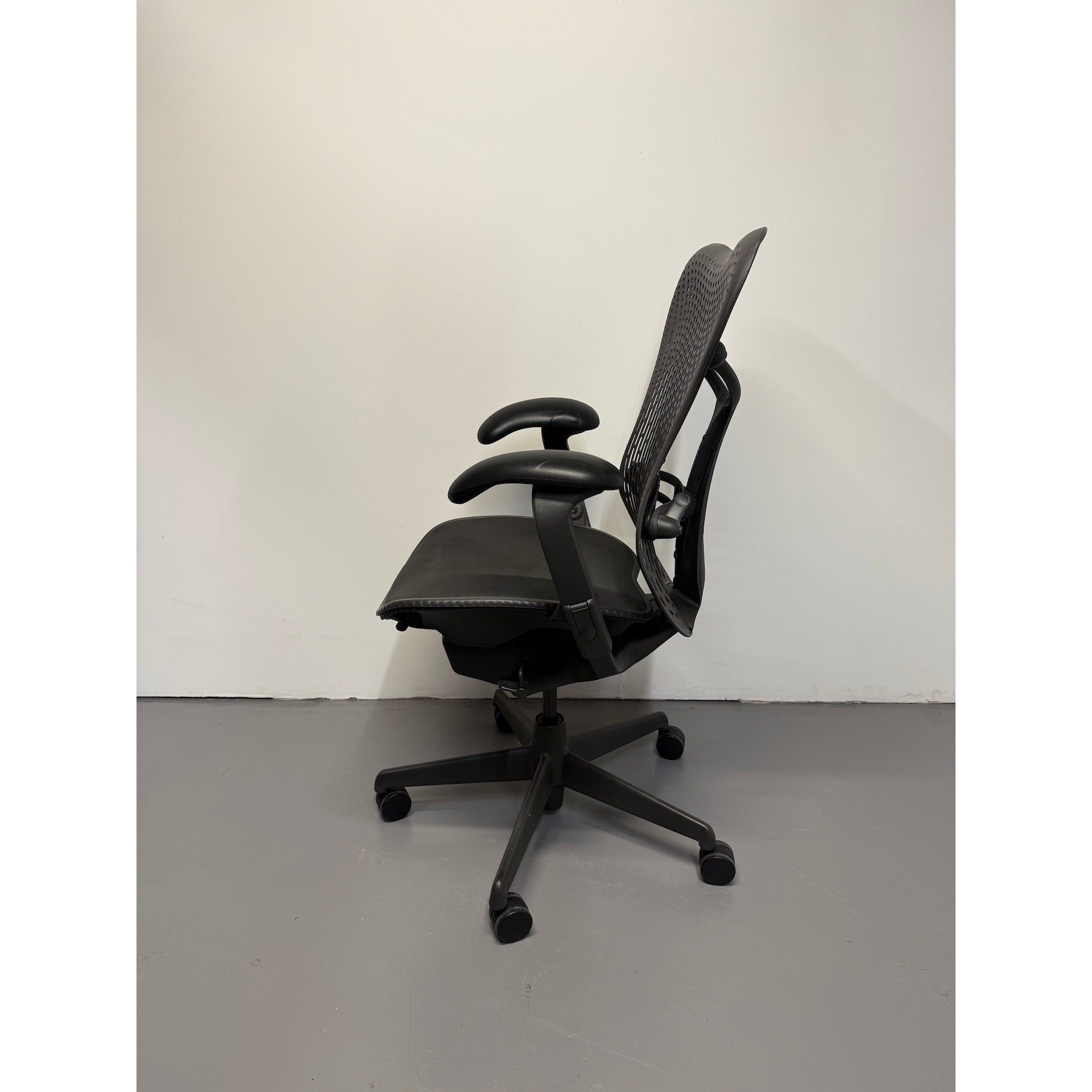 Herman Miller Mirra 1 - Office Chair with Armrests - Black/black - thegoodchairs