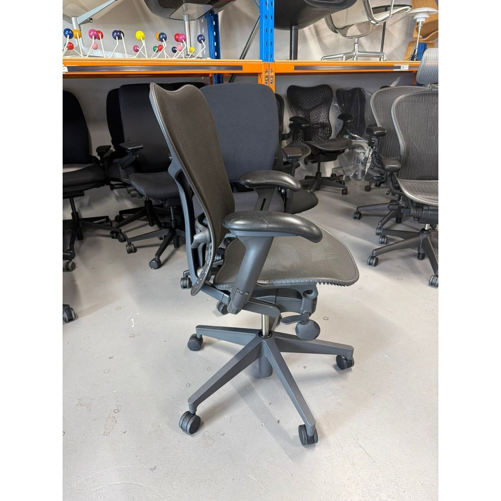 Herman Miller Mirra 2 - Arms - thegoodchairs