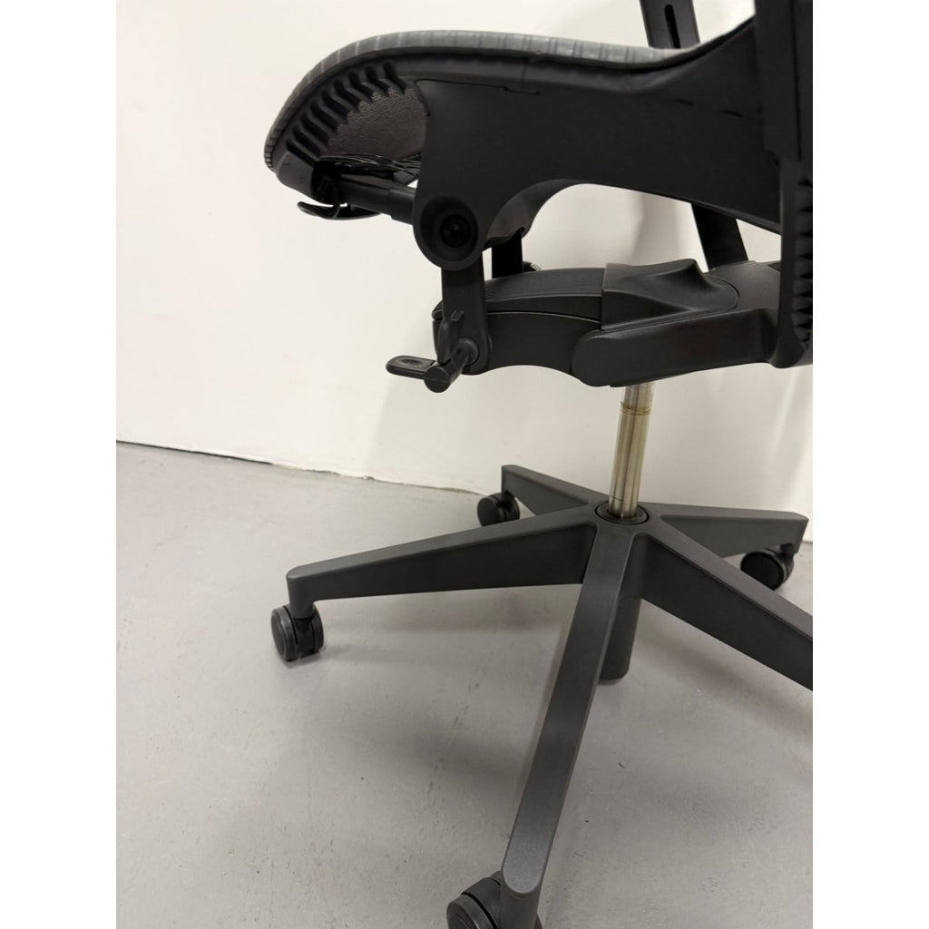 Herman Miller Mirra 2 - Butterfly Back Task Chair - thegoodchairs