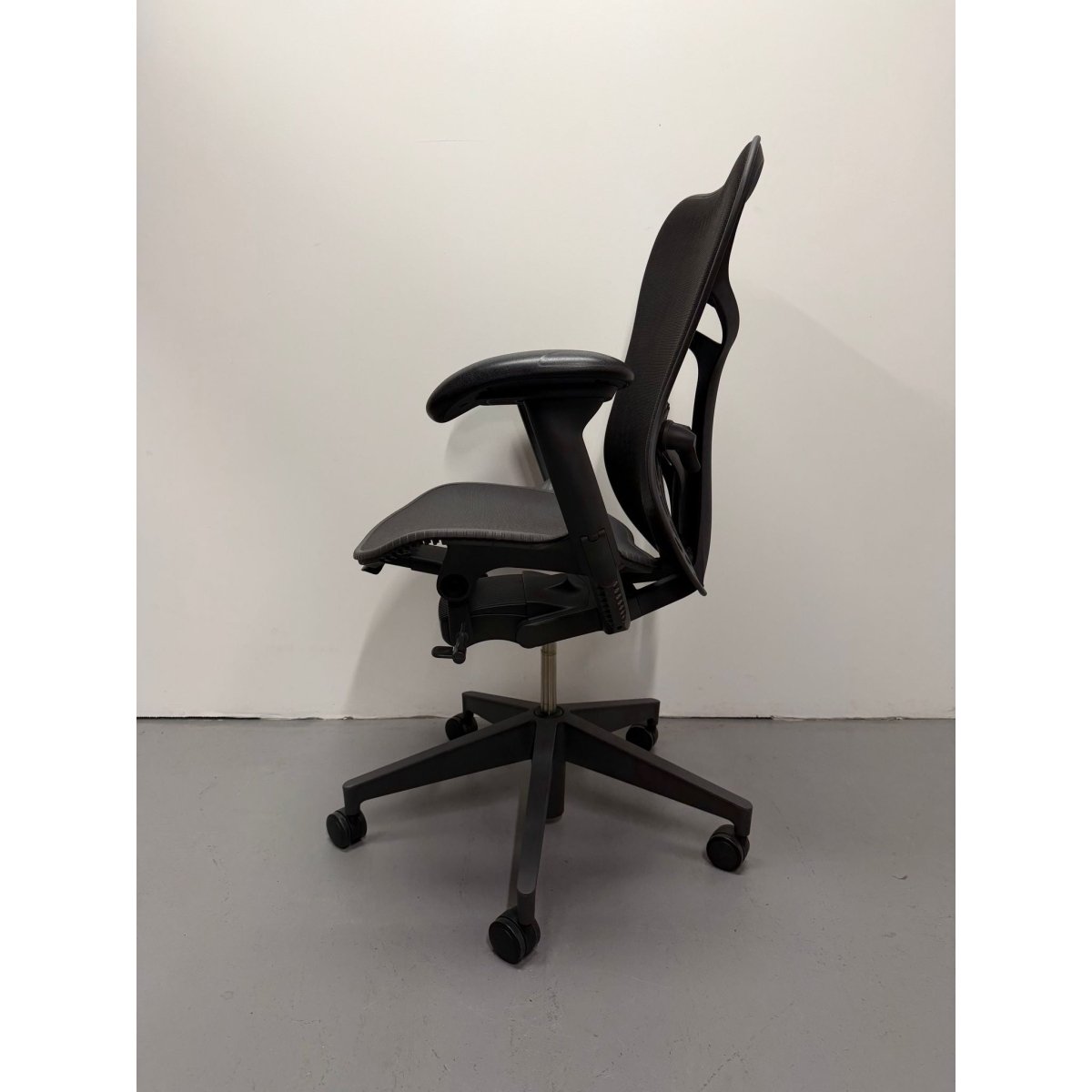 Herman Miller Mirra 2 - Butterfly Back Task Chair - thegoodchairs