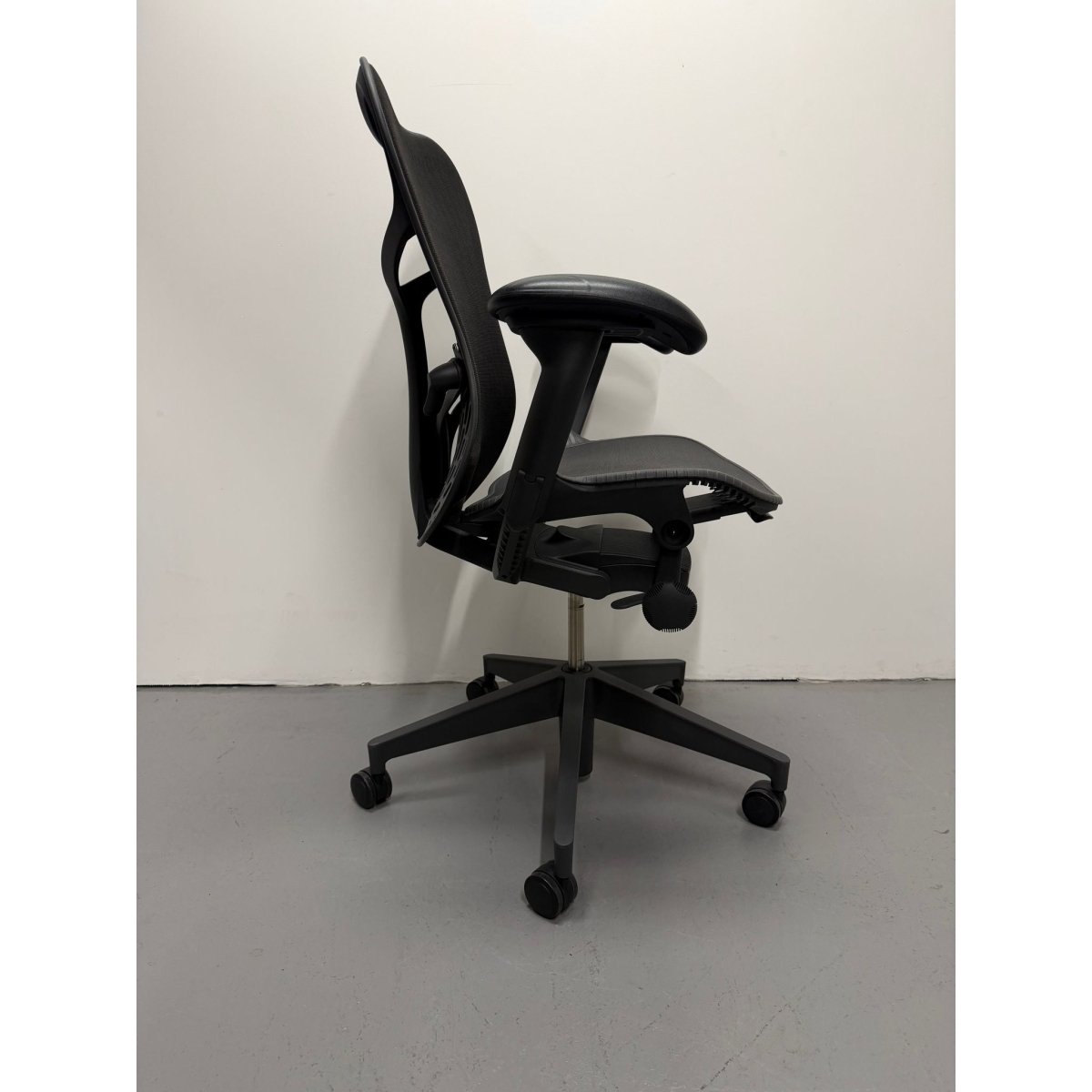 Herman Miller Mirra 2 - Butterfly Back Task Chair - thegoodchairs