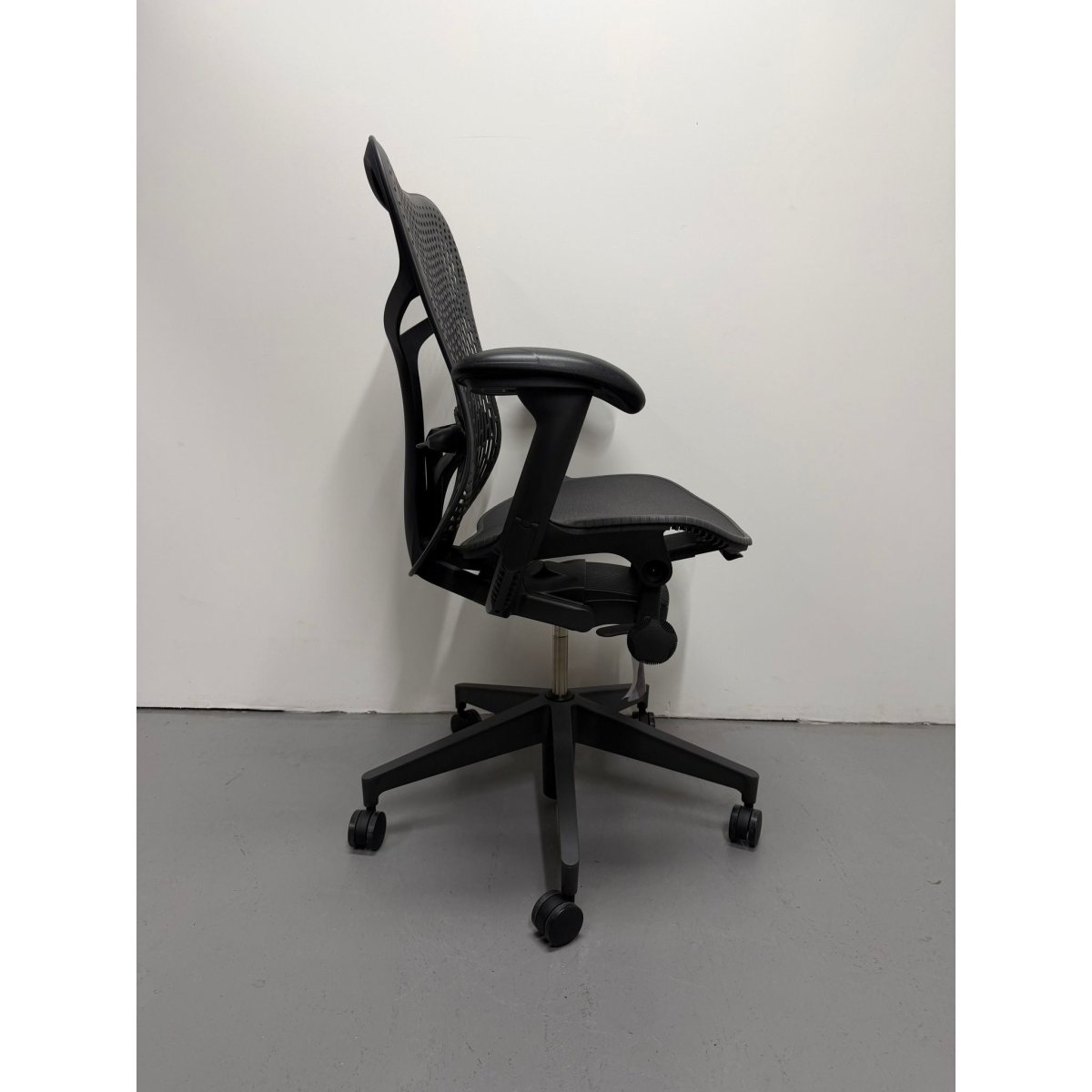 Herman Miller Mirra 2 - Graphite Task Chair with Triflex Back - thegoodchairs
