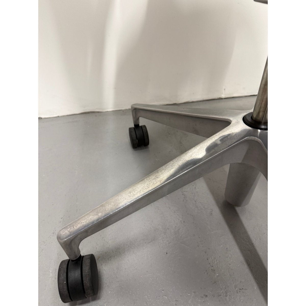 Herman Miller Mirra 2 - Office Task Chair - Black & White - thegoodchairs