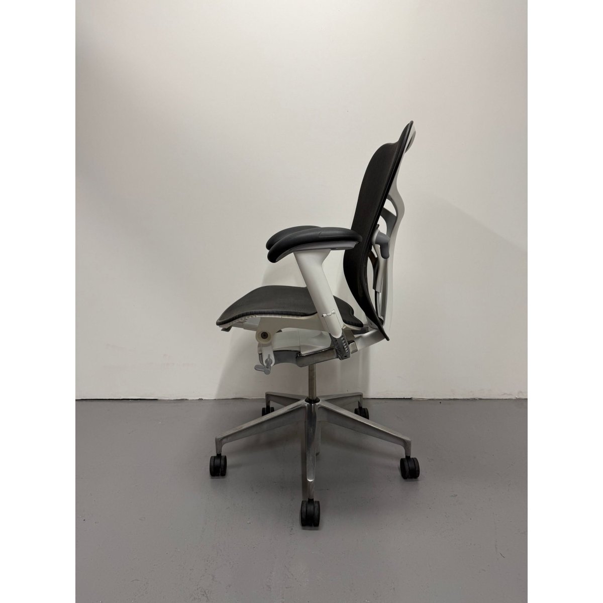 Herman Miller Mirra 2 - Office Task Chair - Black & White - thegoodchairs