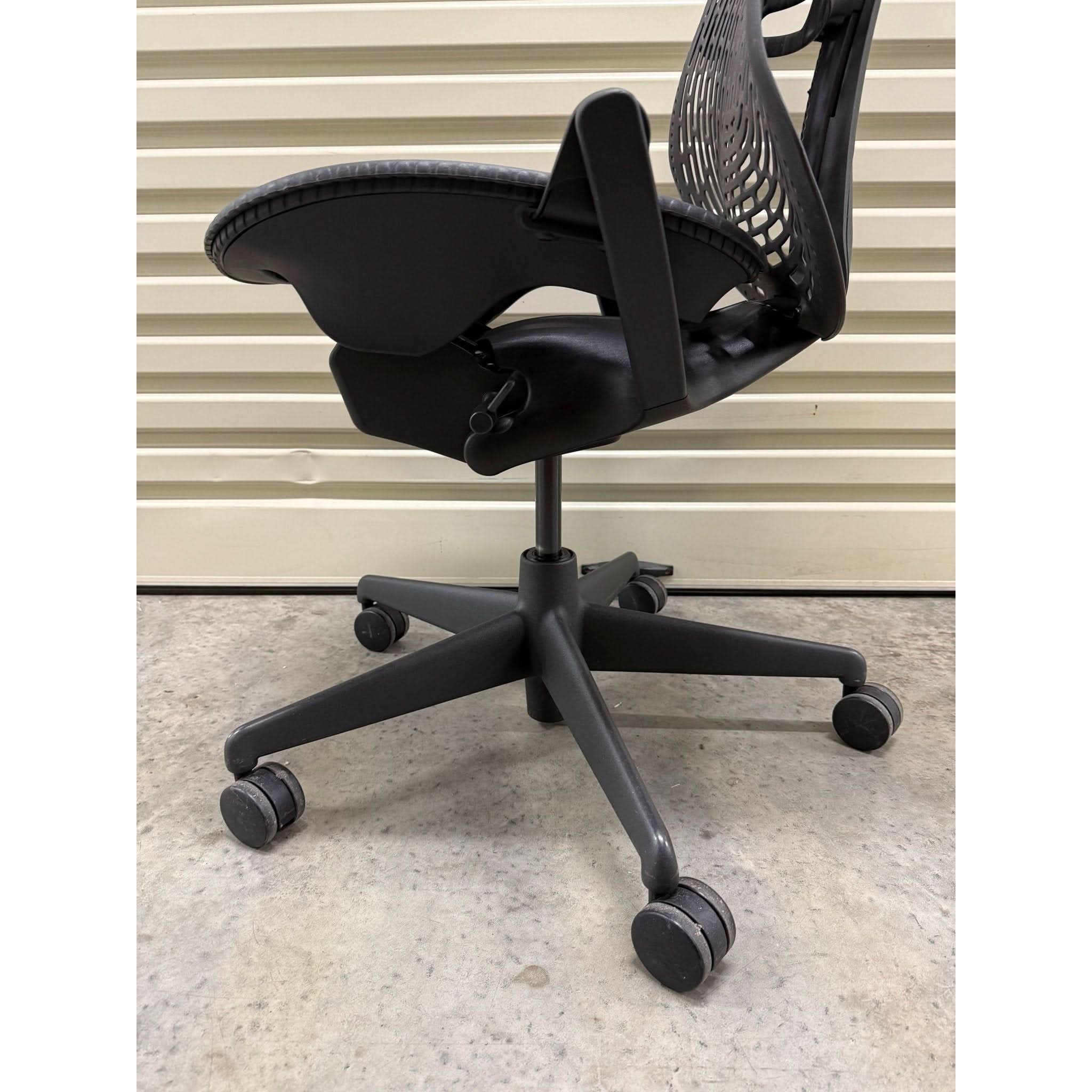 Herman Miller Mirra - Office Chair No Arms - Graphite - Back Tilt Lock - thegoodchairs