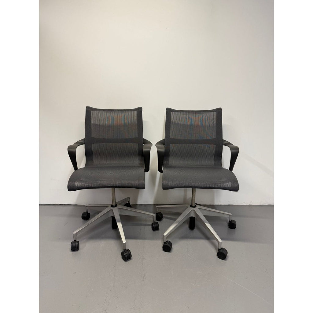 Herman Miller Setu - Chair - with Arms / Graphite Grey - thegoodchairs