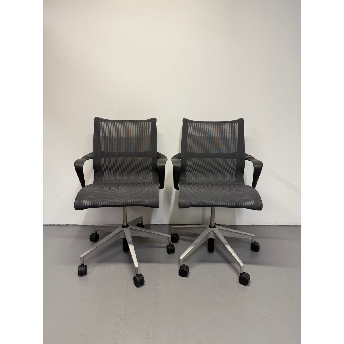 Herman Miller Setu - Chair - with Arms / Graphite Grey - thegoodchairs