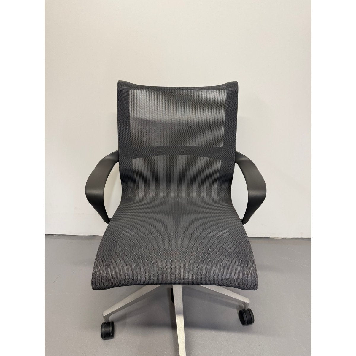 Herman Miller Setu - Chair - with Arms / Graphite Grey - thegoodchairs