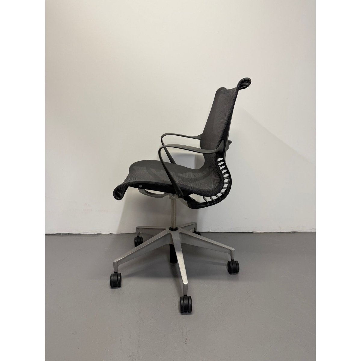 Herman Miller Setu - Chair - with Arms / Graphite Grey - thegoodchairs