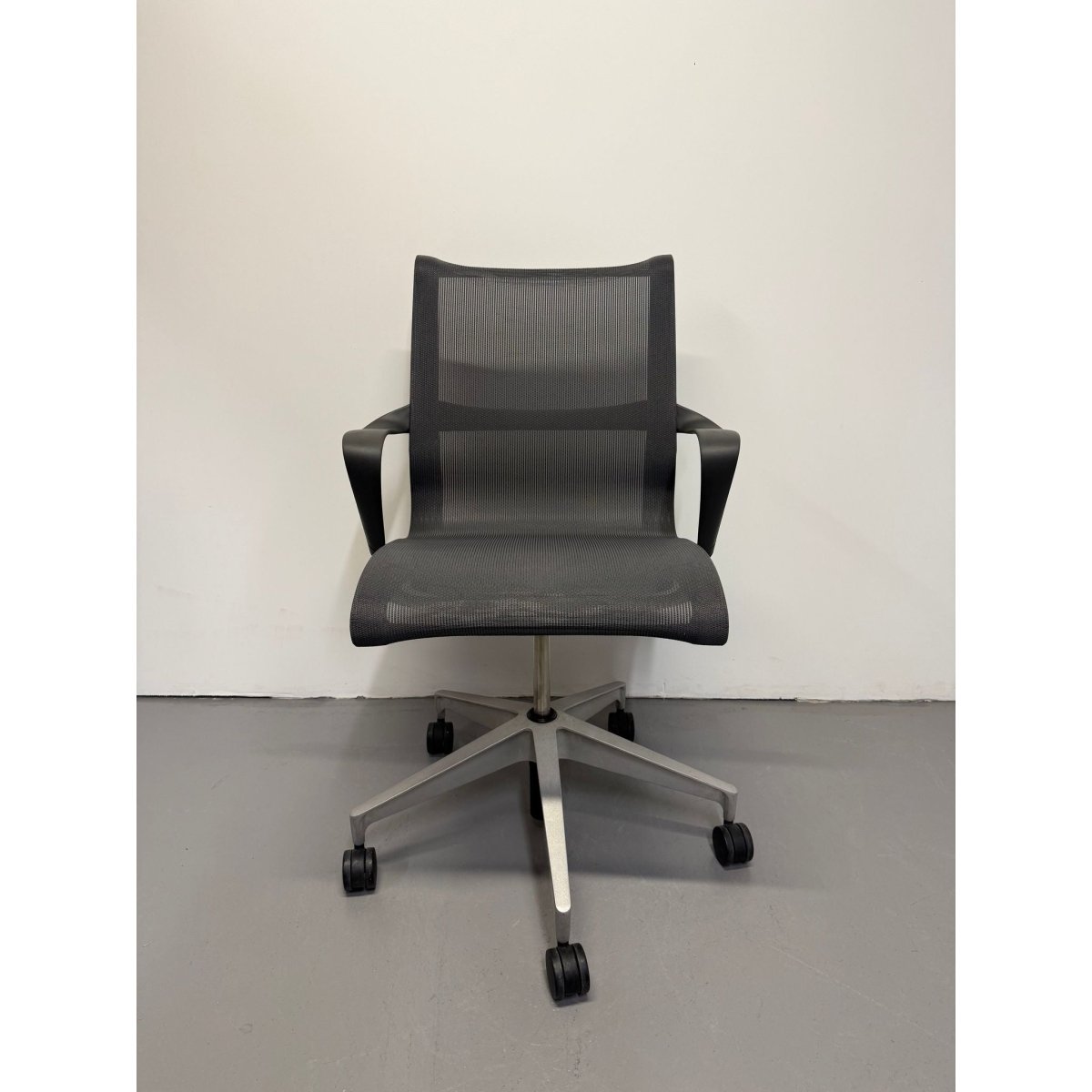 Herman Miller Setu - Chair - with Arms / Graphite Grey - thegoodchairs
