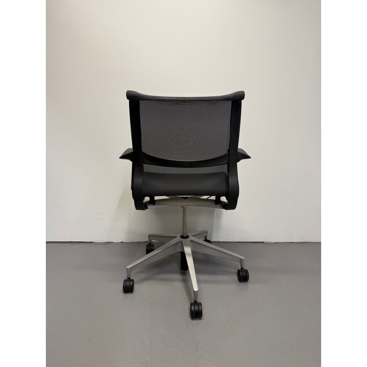 Herman Miller Setu - Chair - with Arms / Graphite Grey - thegoodchairs