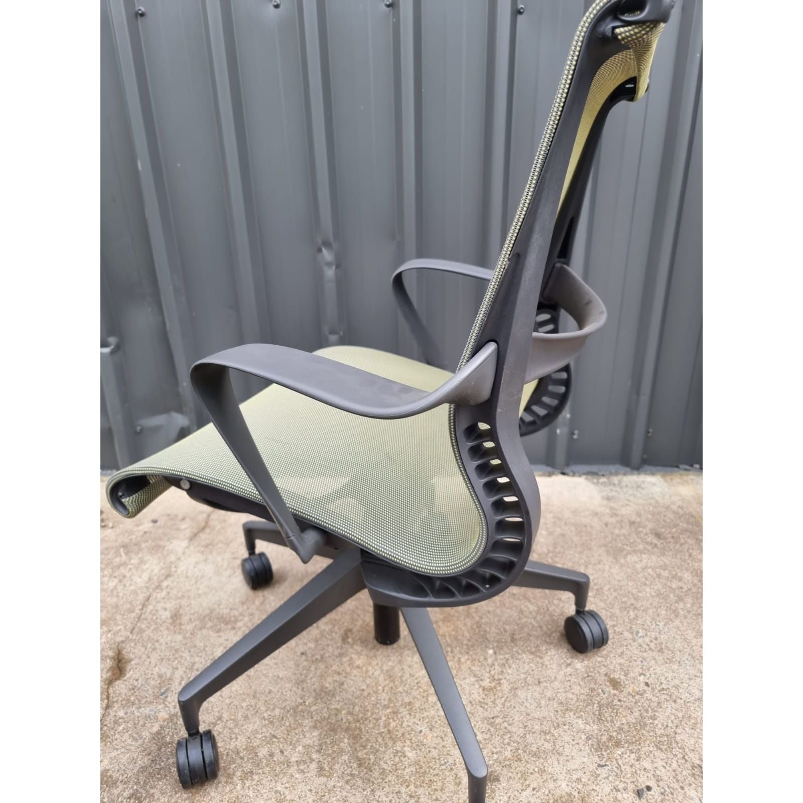 Herman Miller Setu - Green Colour with Arms - thegoodchairs