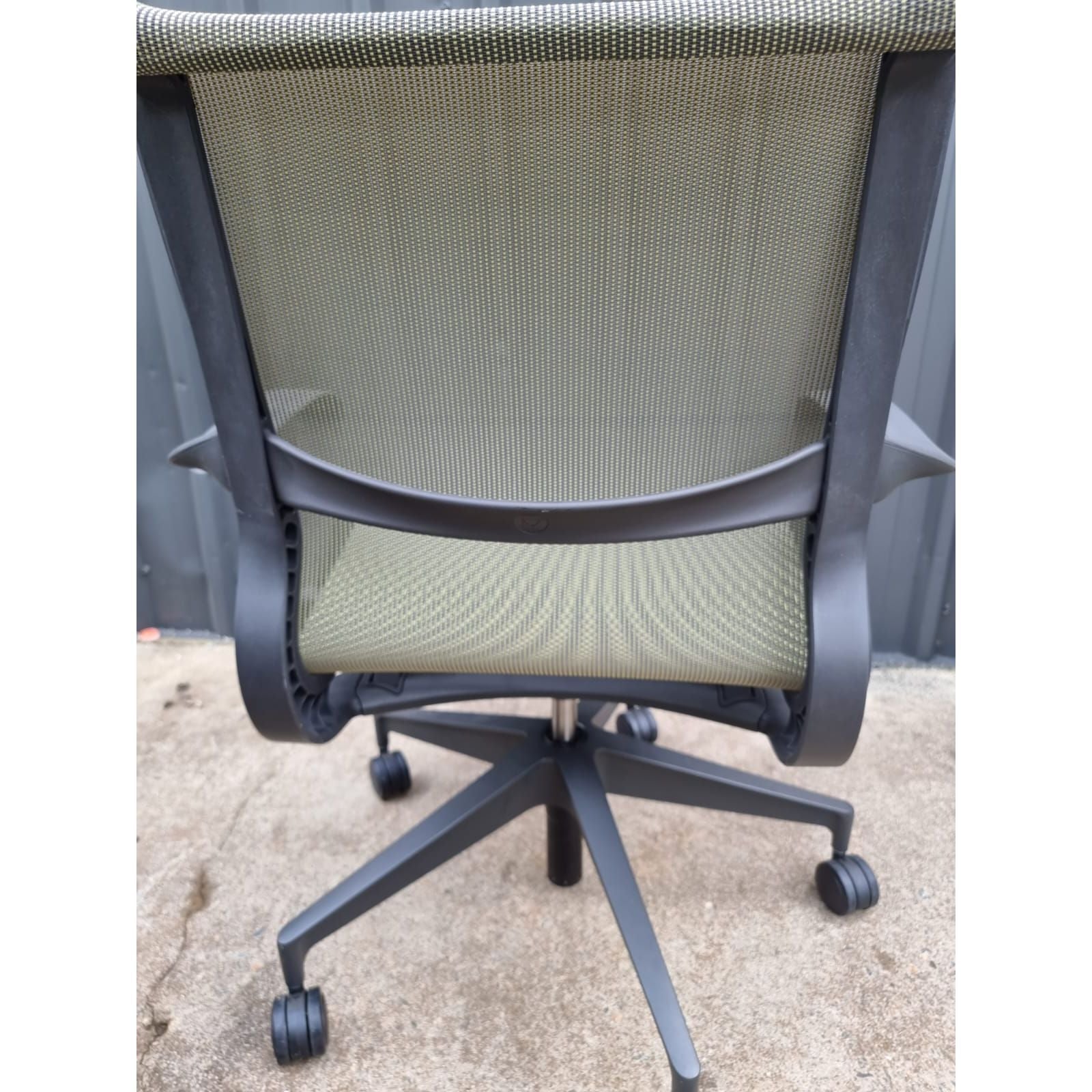 Herman Miller Setu - Green Colour with Arms - thegoodchairs