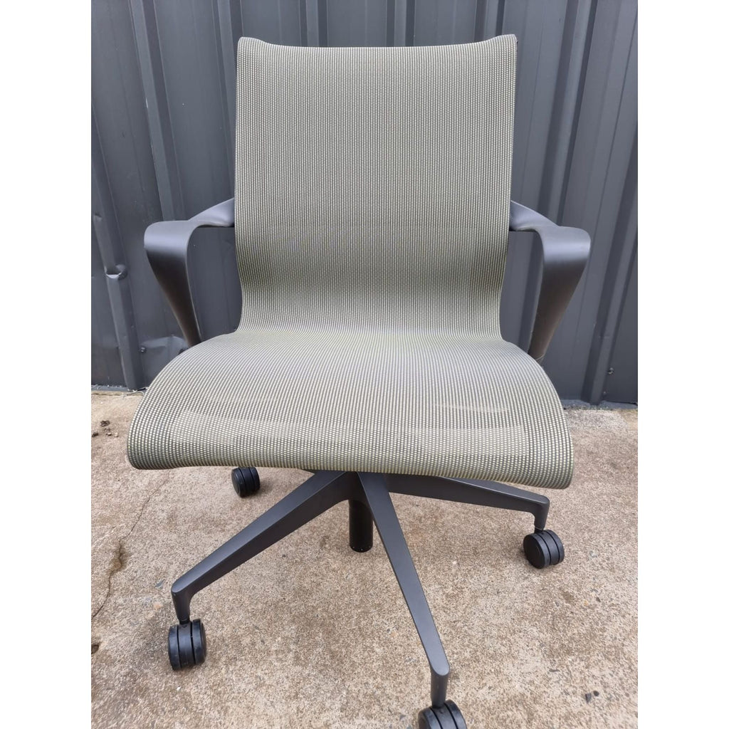 Herman Miller Setu - Green Colour with Arms - thegoodchairs