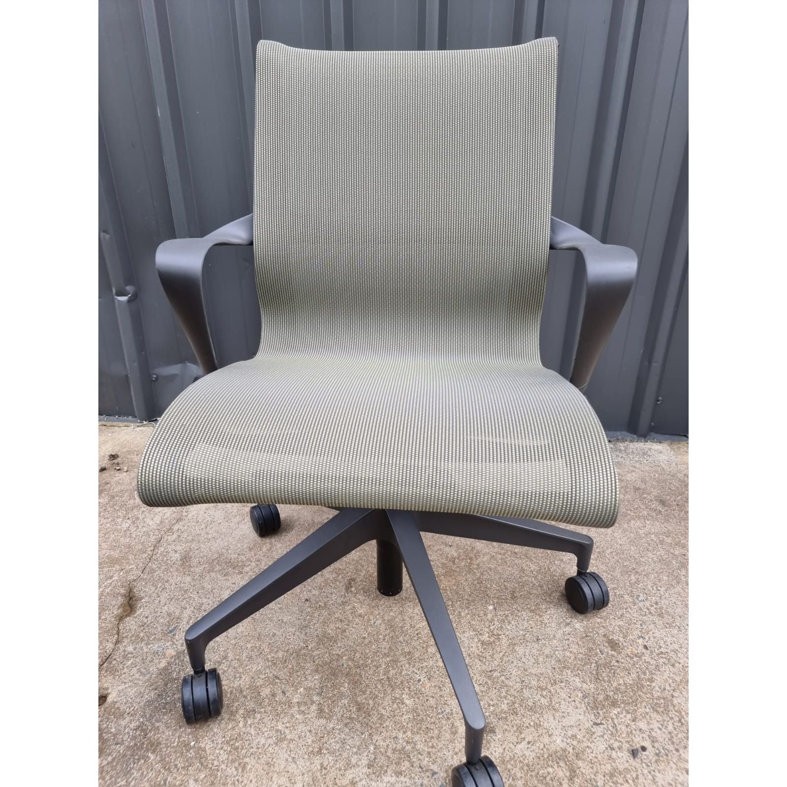 Herman Miller Setu - Green Colour with Arms - thegoodchairs