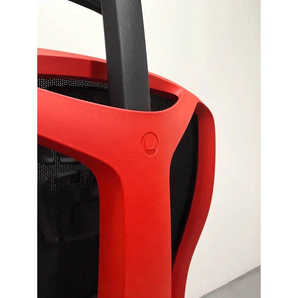 Herman Miller Vantum - x Logitech G Gaming Chair 2.0 - thegoodchairs