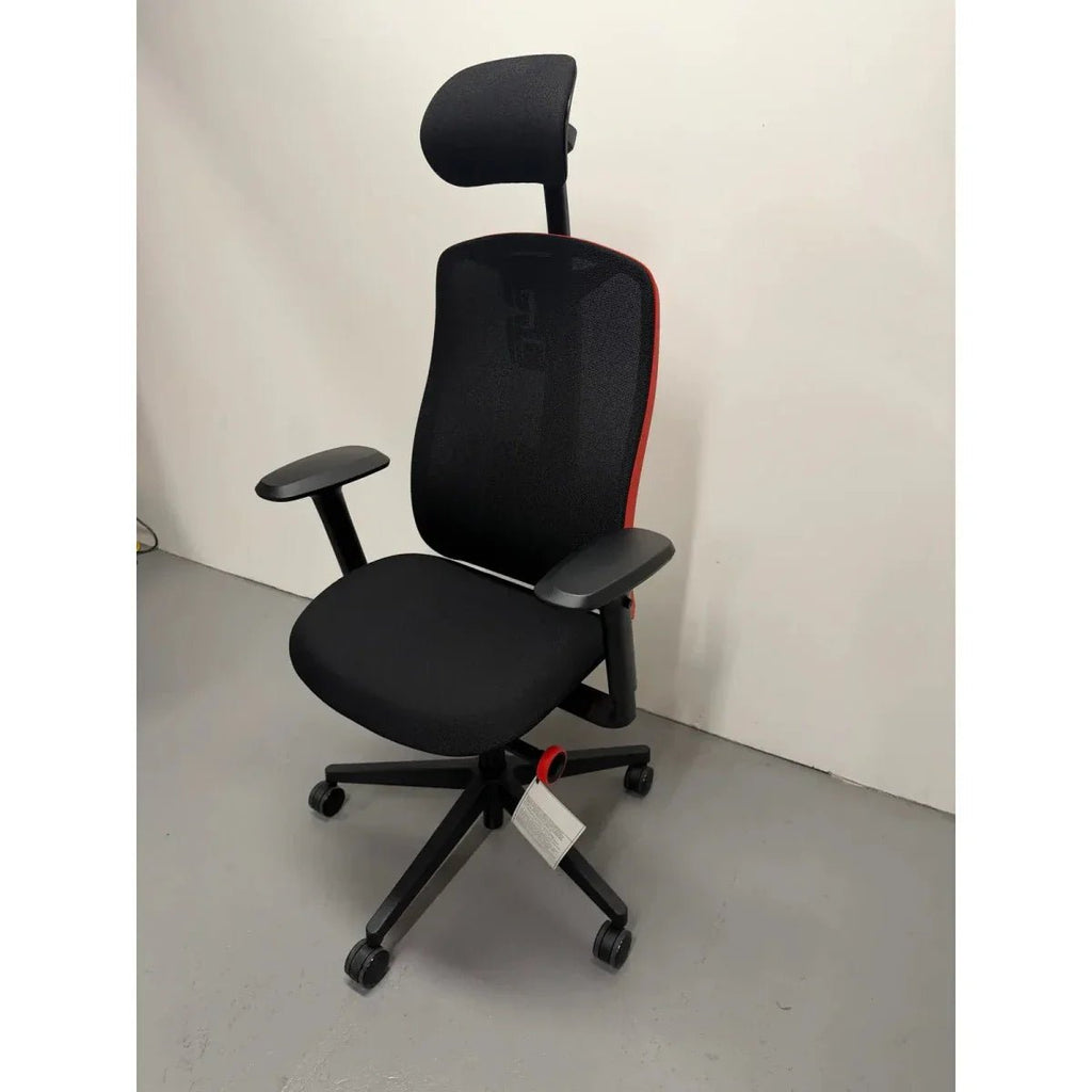 Herman Miller Vantum - x Logitech G Gaming Chair 2.0 - thegoodchairs