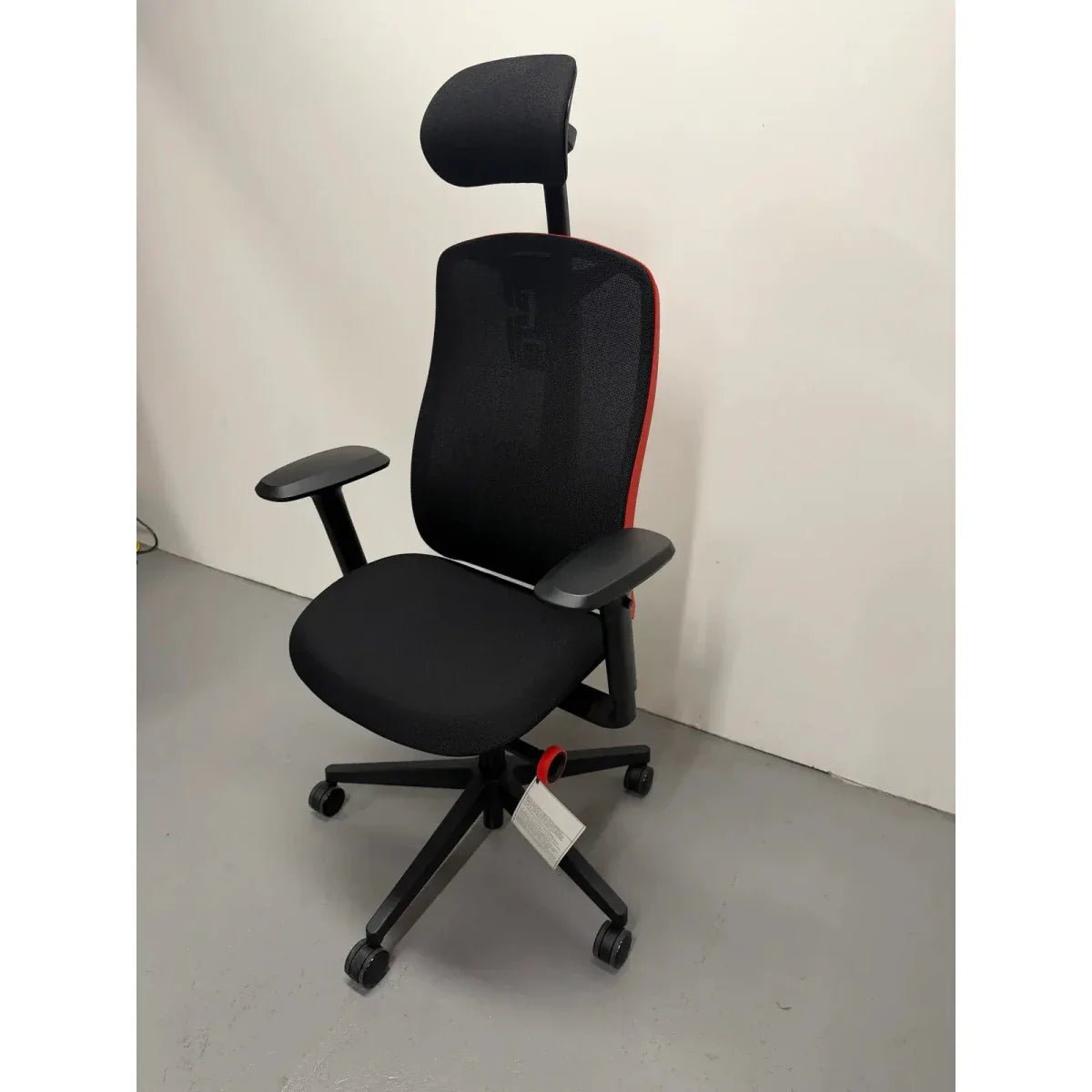Herman Miller Vantum - x Logitech G Gaming Chair 2.0 - thegoodchairs