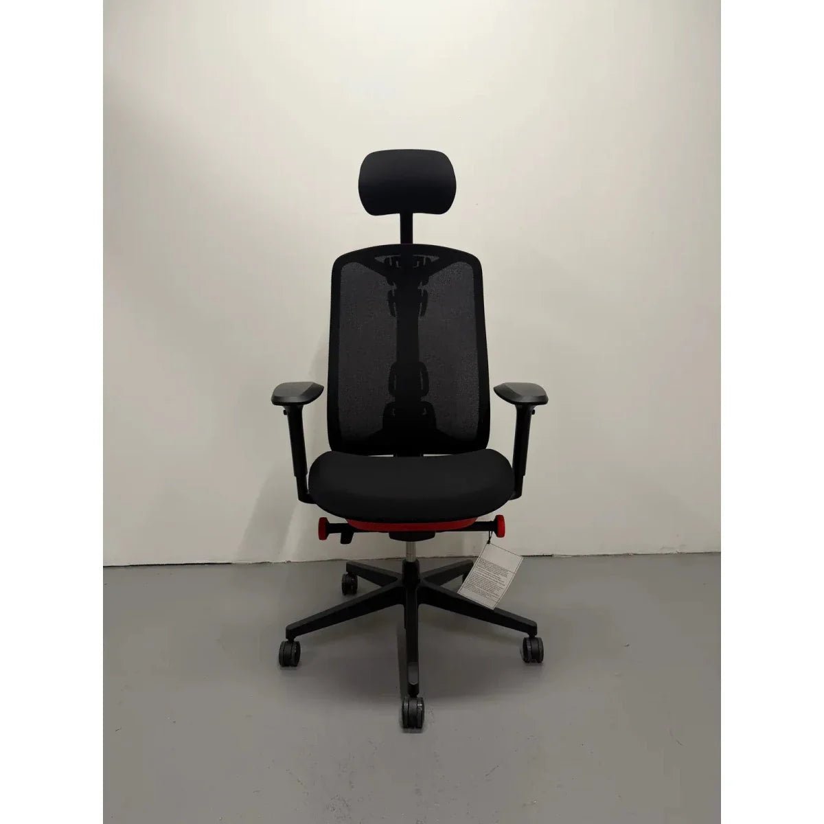 Herman Miller Vantum - x Logitech G Gaming Chair 2.0 - thegoodchairs