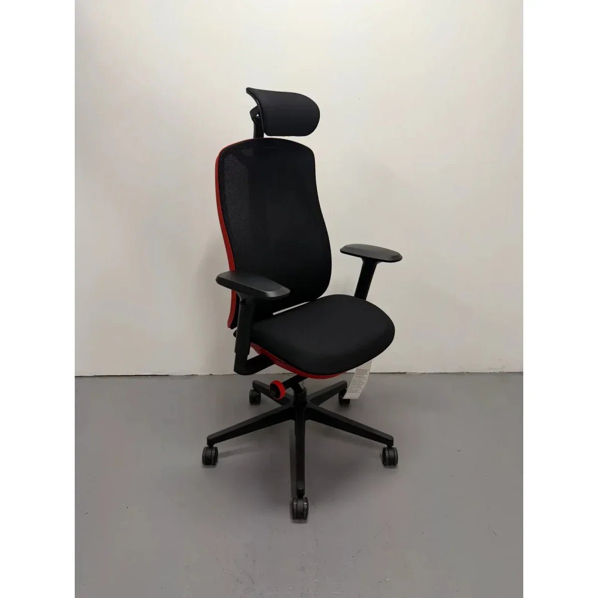 Herman Miller Vantum - x Logitech G Gaming Chair 2.0 - thegoodchairs