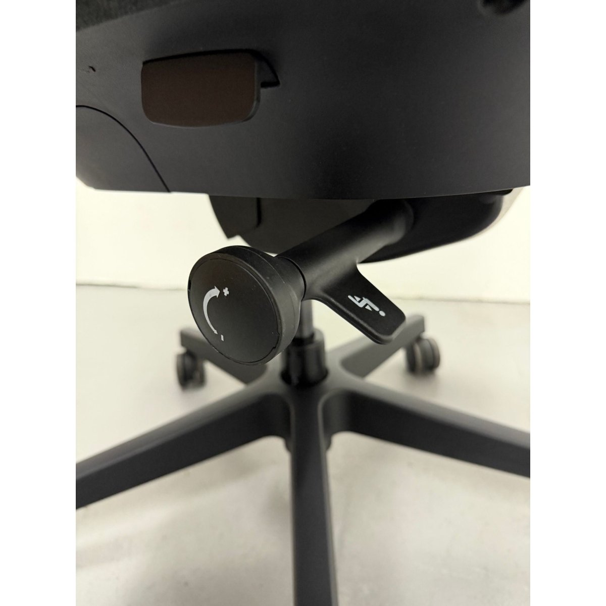 Herman Miller Verus - Suspension Back Task Chair - thegoodchairs