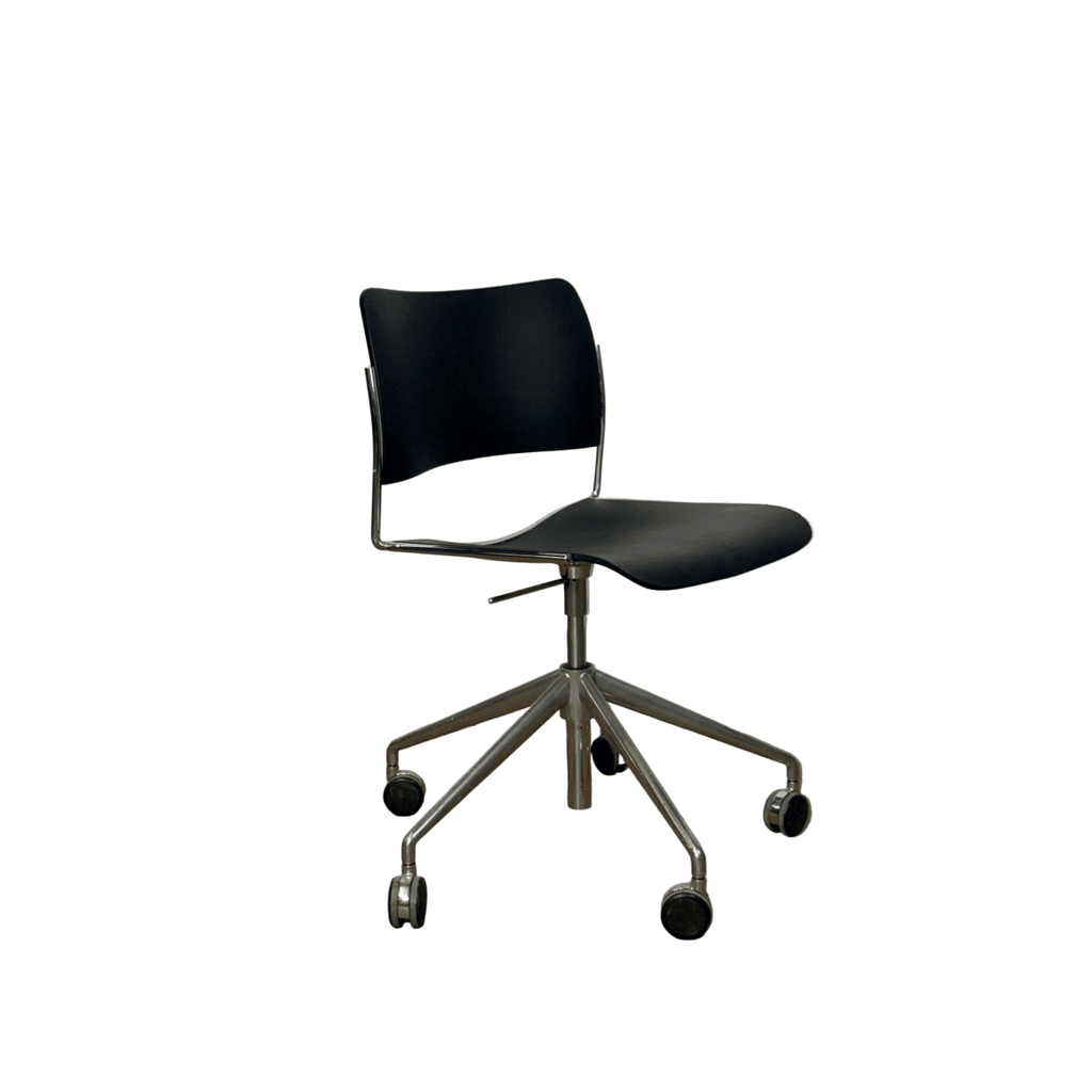 Howe 40/4 Swivel Chair by David - thegoodchairs