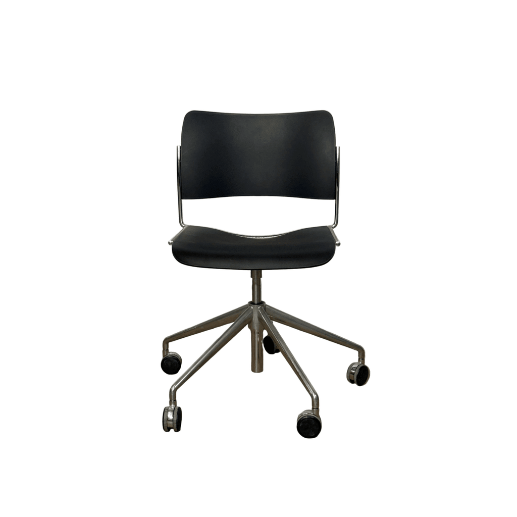 Howe 40/4 Swivel Chair by David - thegoodchairs