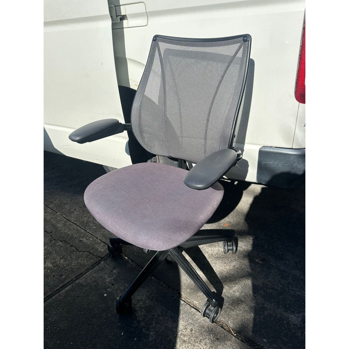 Humanscale Liberty - Adjustable Arms - thegoodchairs