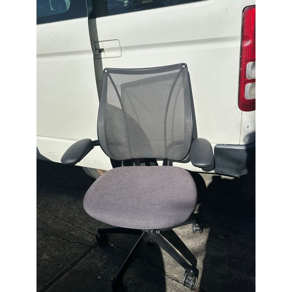 Humanscale Liberty - Adjustable Arms - thegoodchairs