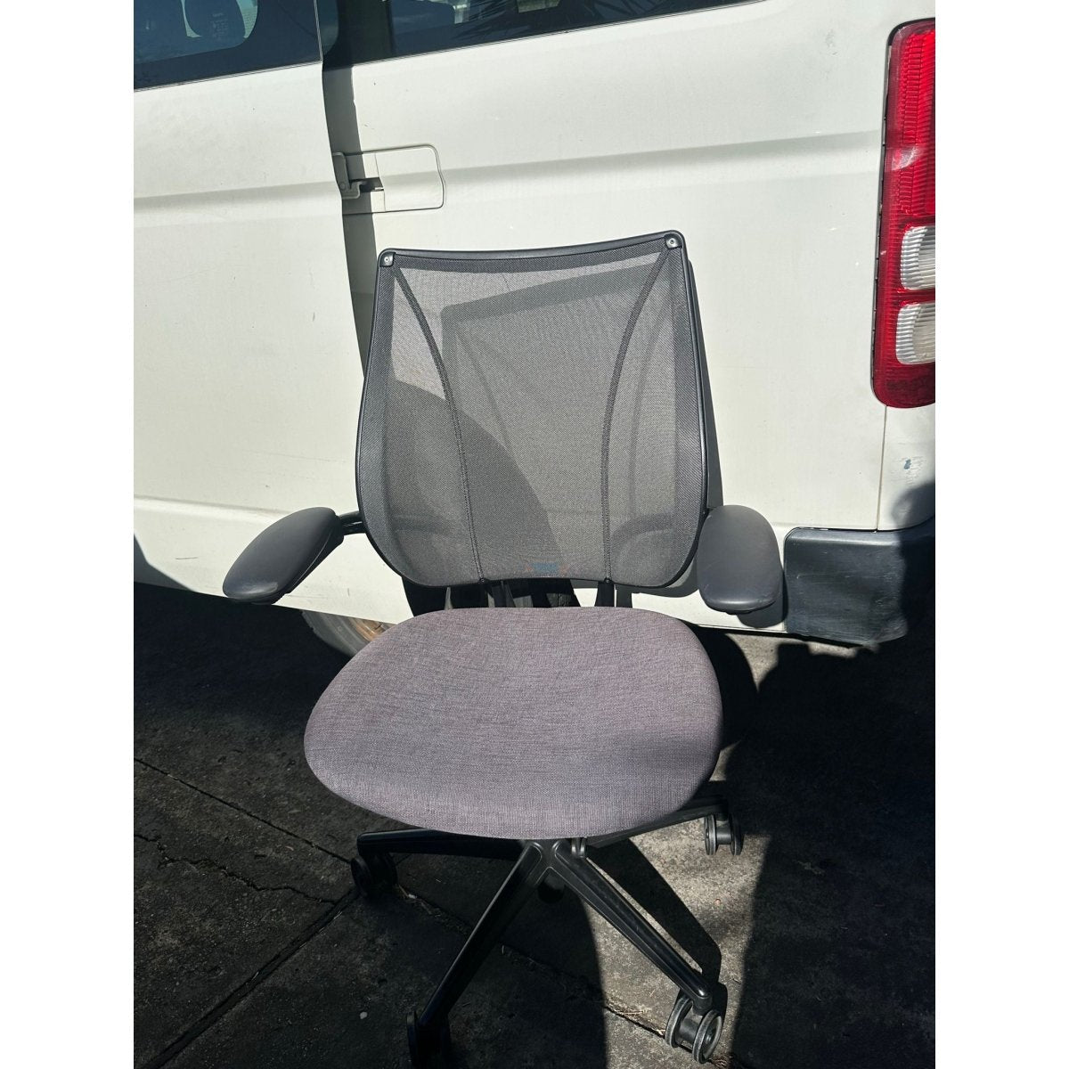 Humanscale Liberty - Adjustable Arms - thegoodchairs