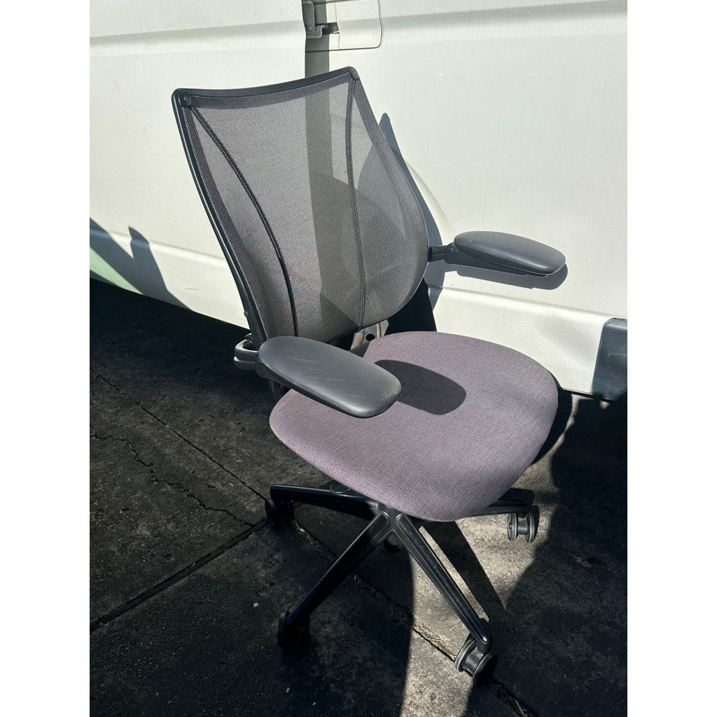 Humanscale Liberty - Adjustable Arms - thegoodchairs