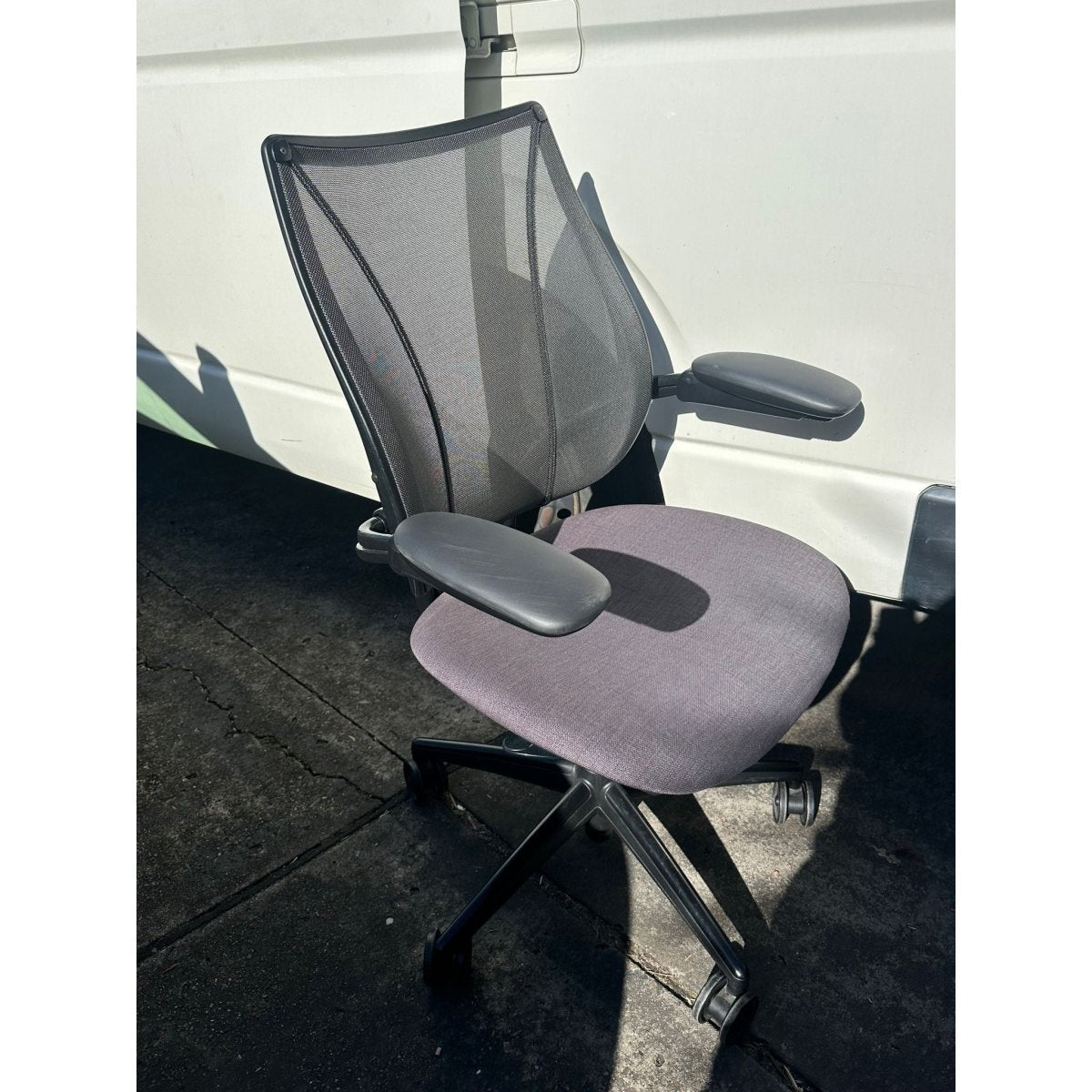 Humanscale Liberty - Adjustable Arms - thegoodchairs