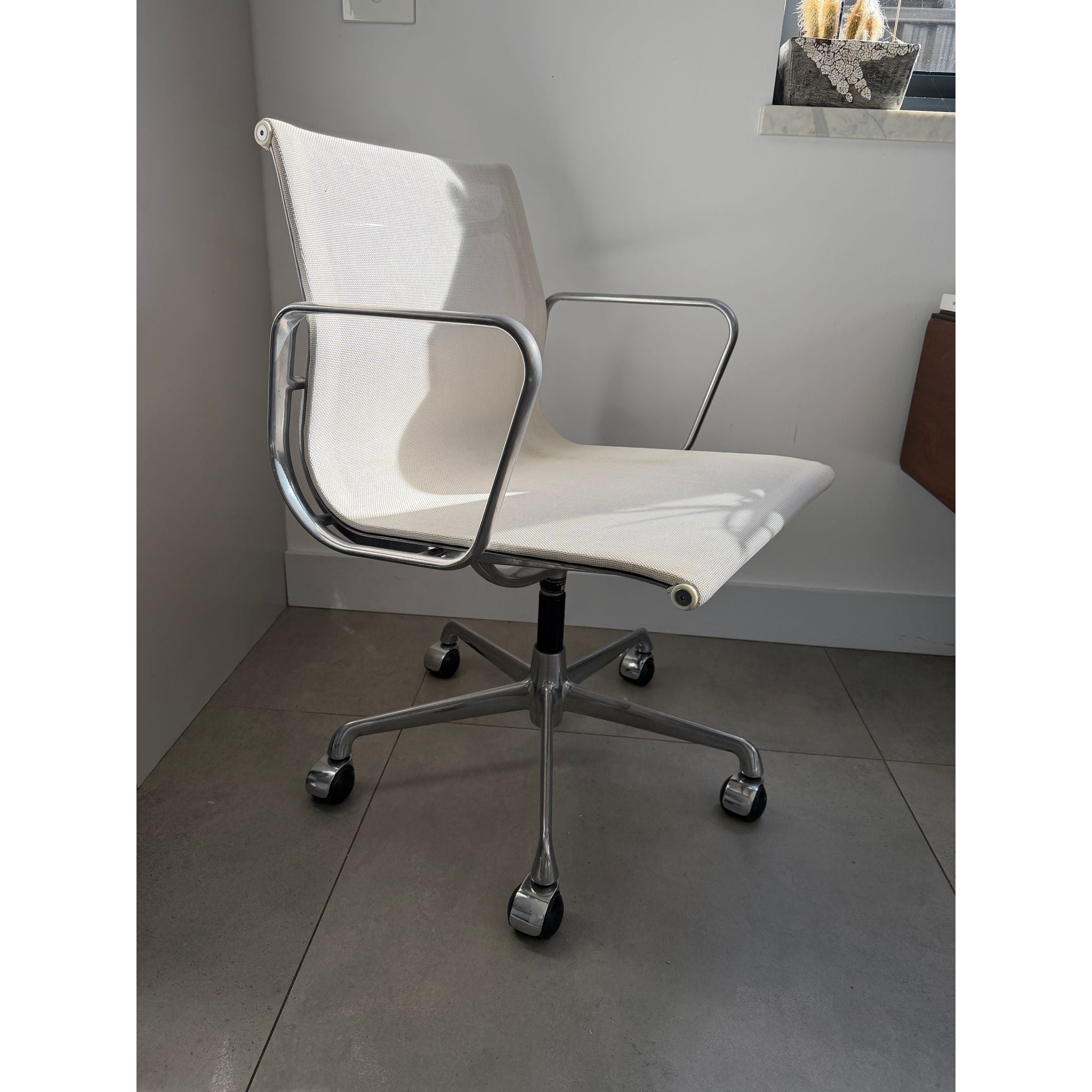 ICF Eames Aluminium Group Office Chair, White Mesh, Polished Aluminium - thegoodchairs