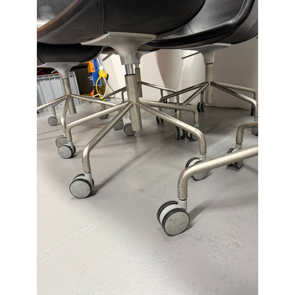Lapalma Pass Easy Chair, Black Leather, 5 Star Castor Base - thegoodchairs